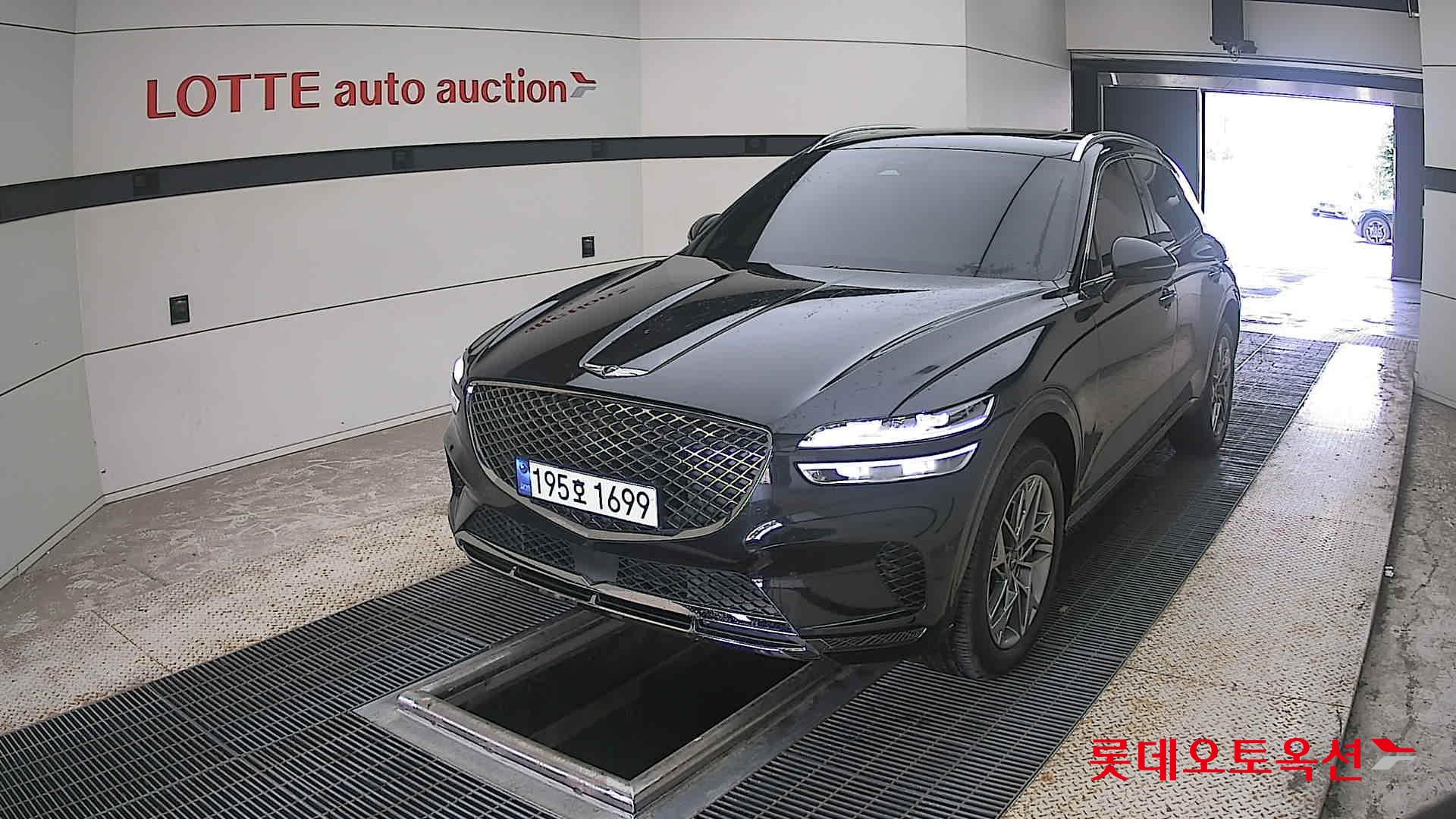 2023 - genesis gv70