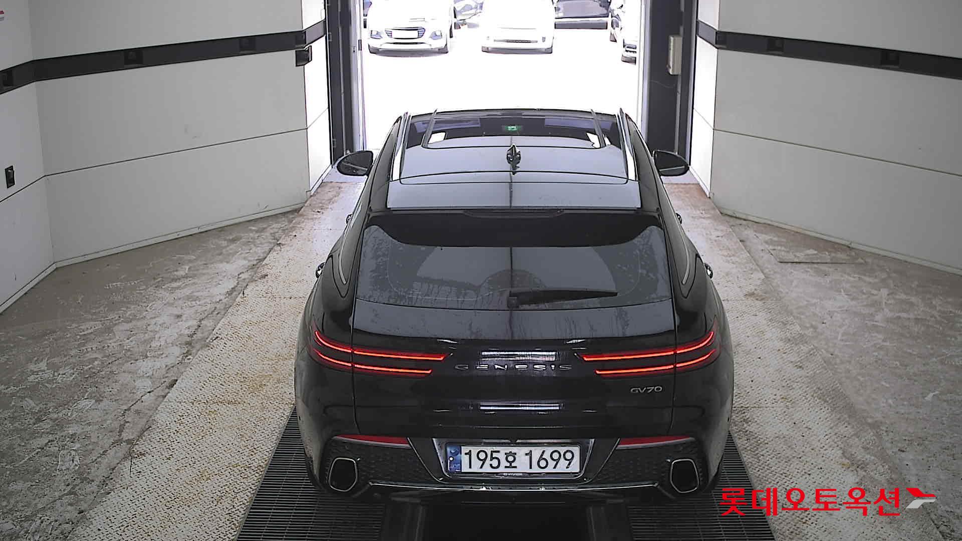 2023 - genesis gv70