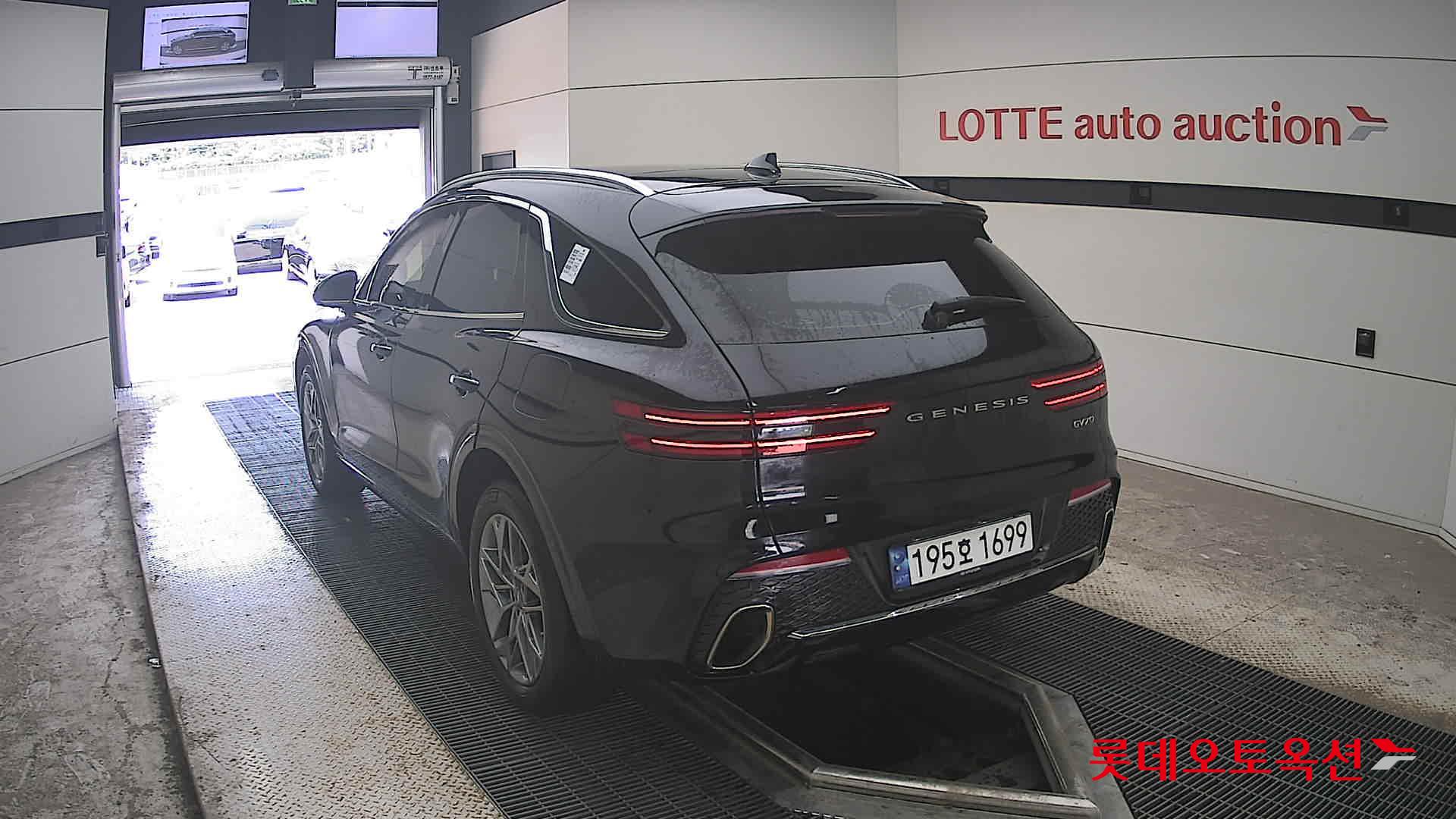 2023 - genesis gv70