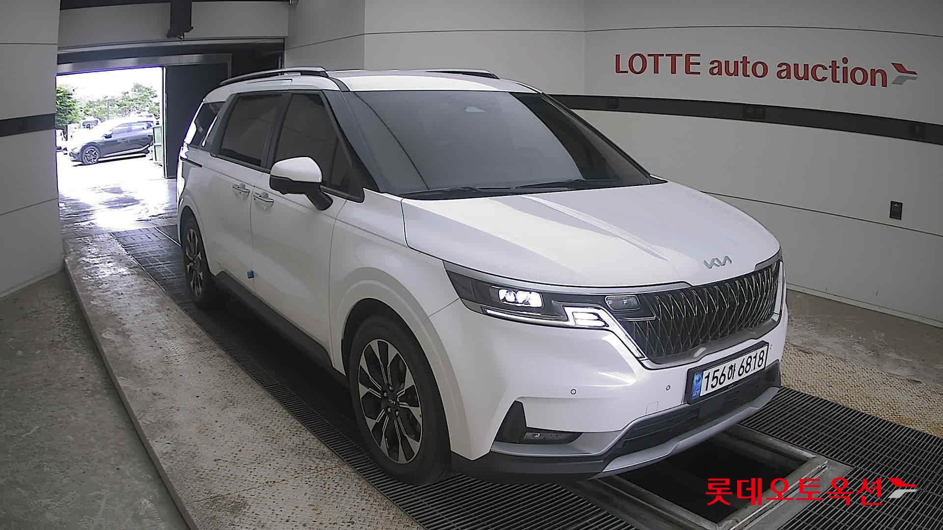 2023 - kia carnival