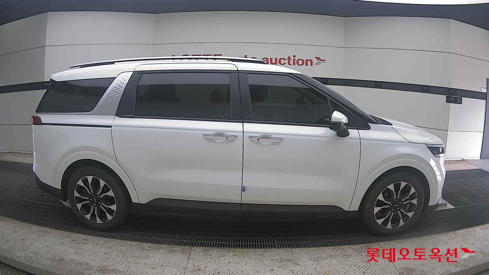 2023 - kia carnival