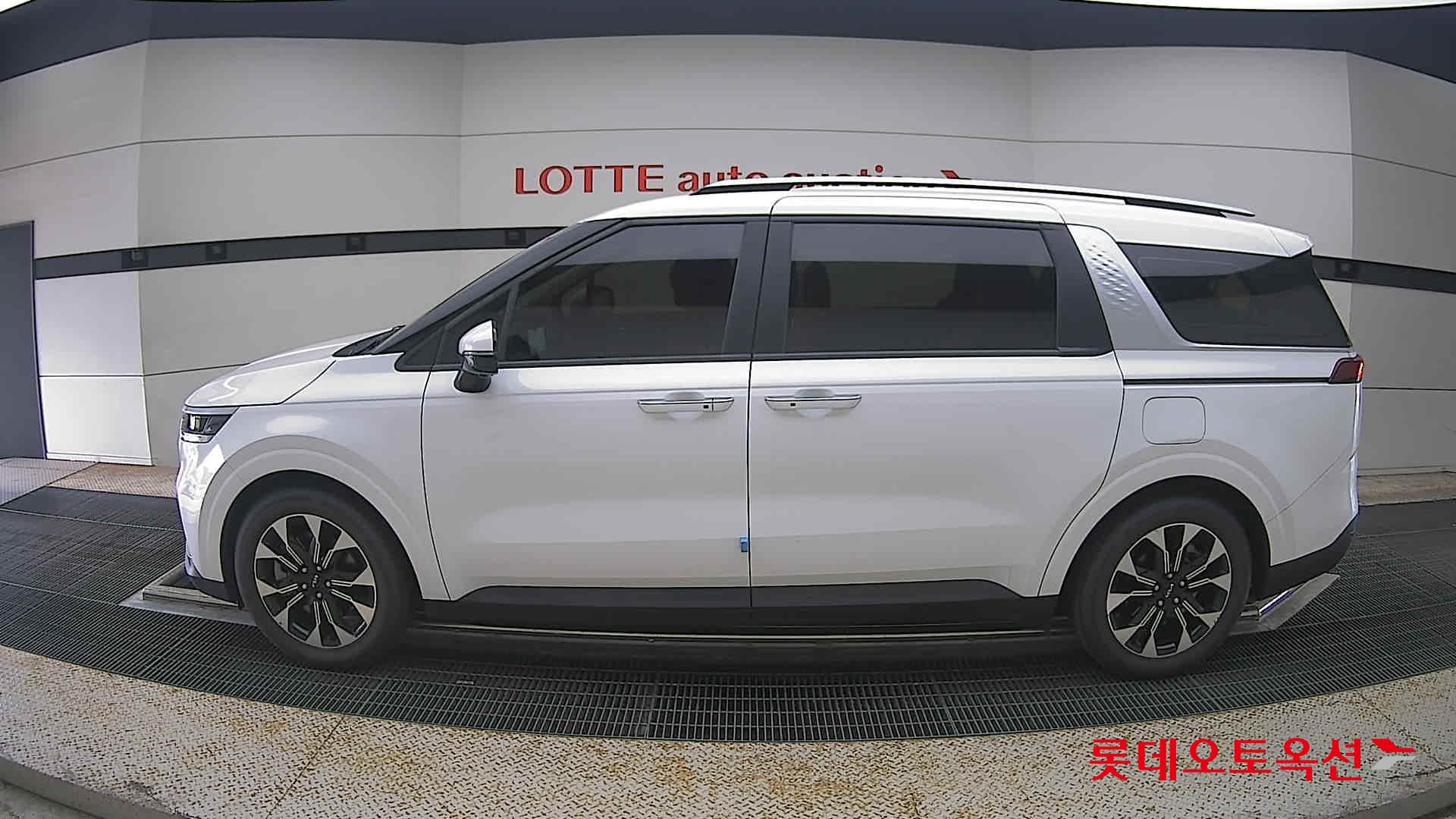 2023 - kia carnival
