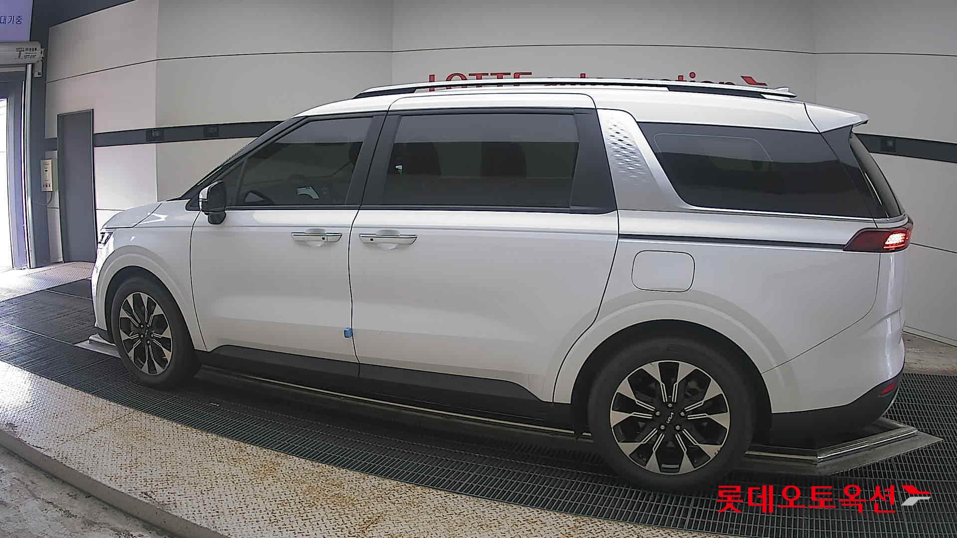 2023 - kia carnival