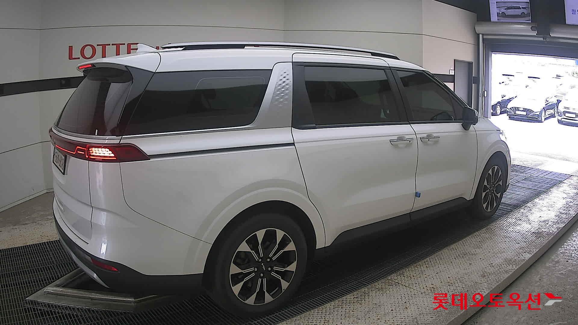 2023 - kia carnival