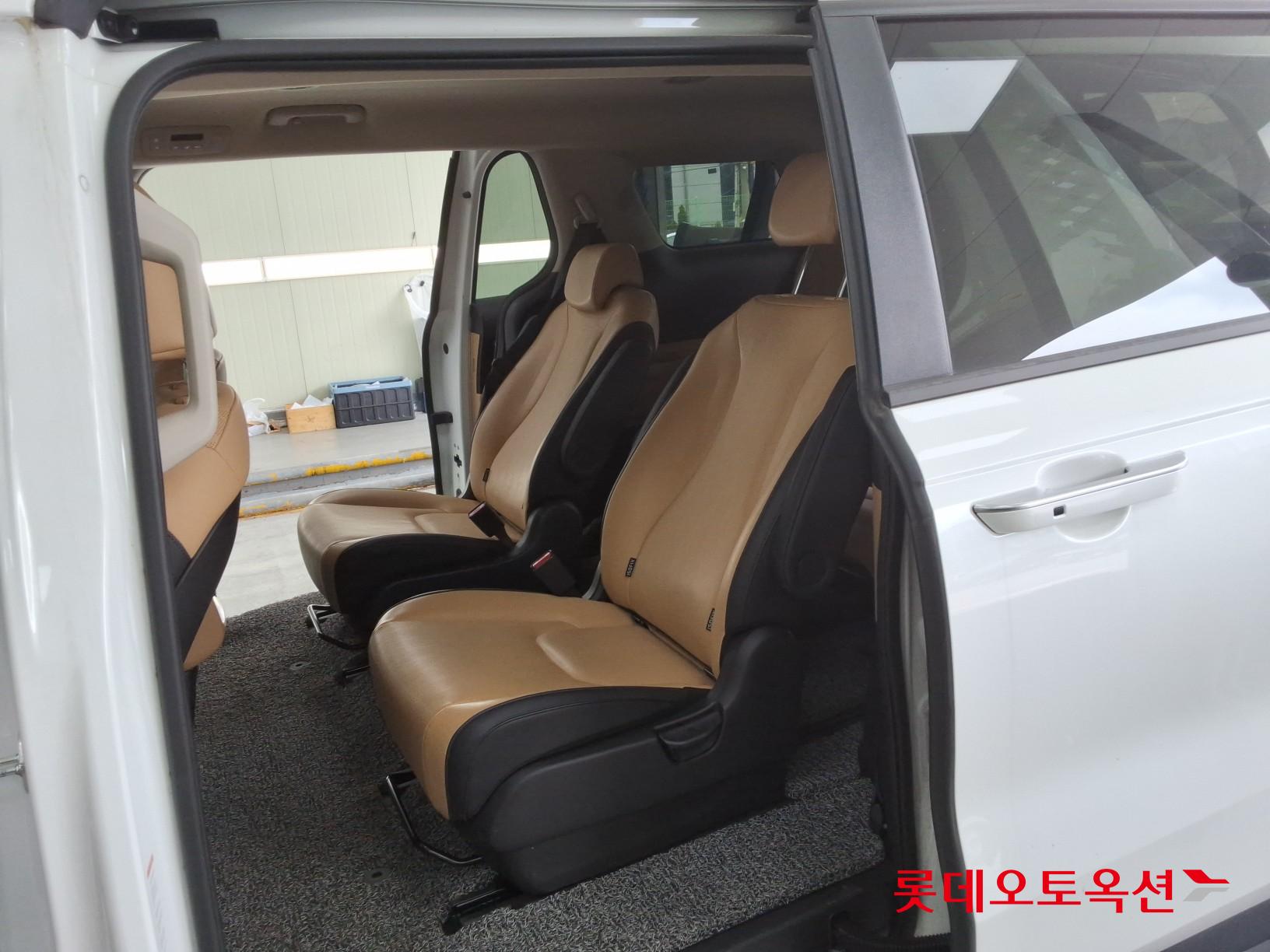 2023 - kia carnival