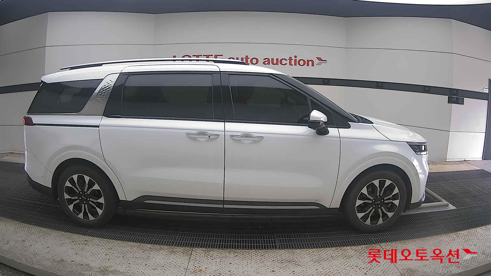 2023 - kia carnival