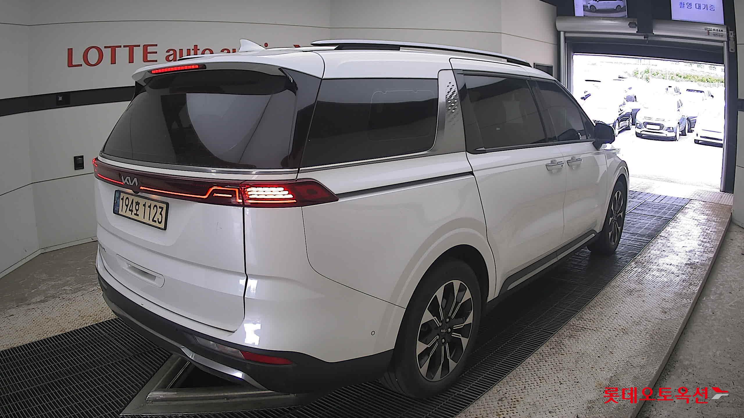 2023 - kia carnival