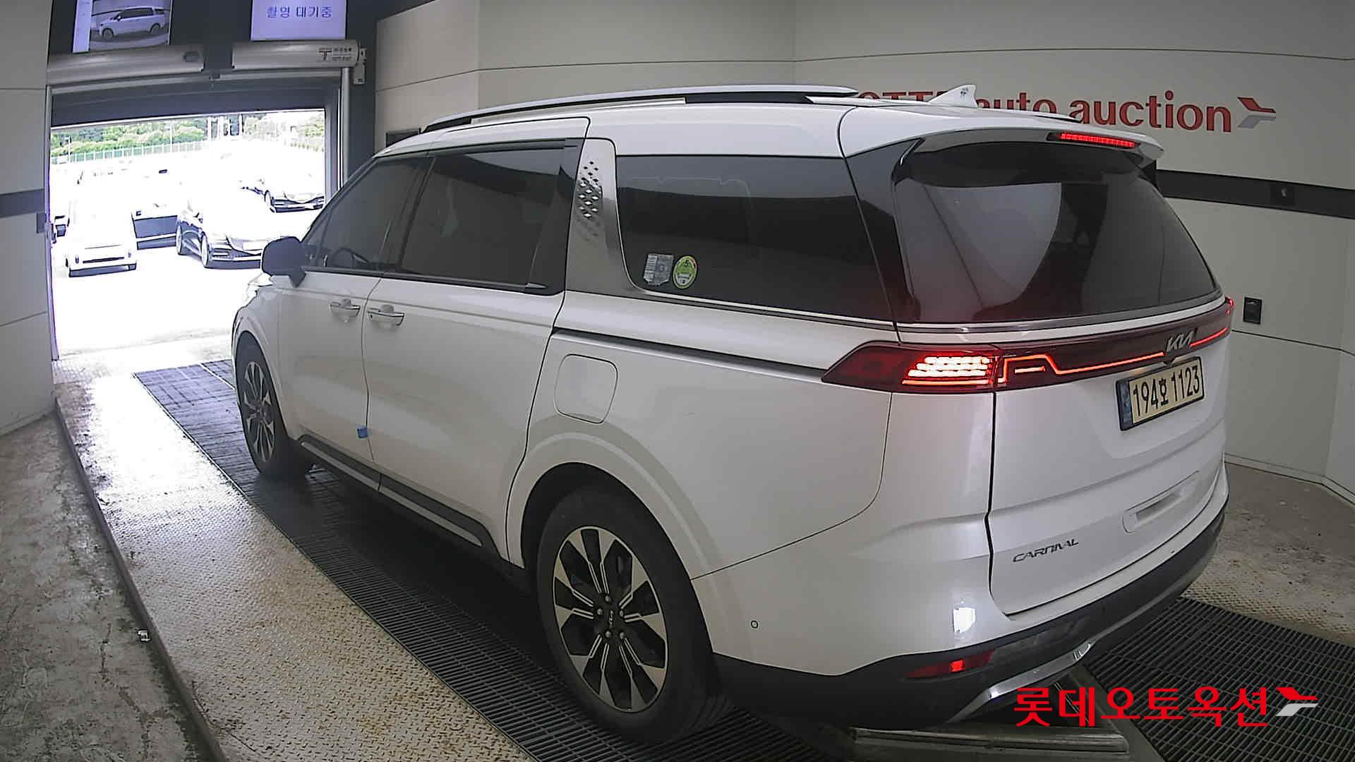 2023 - kia carnival