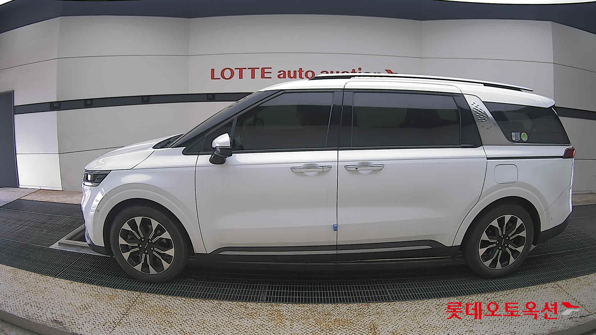 2023 - kia carnival