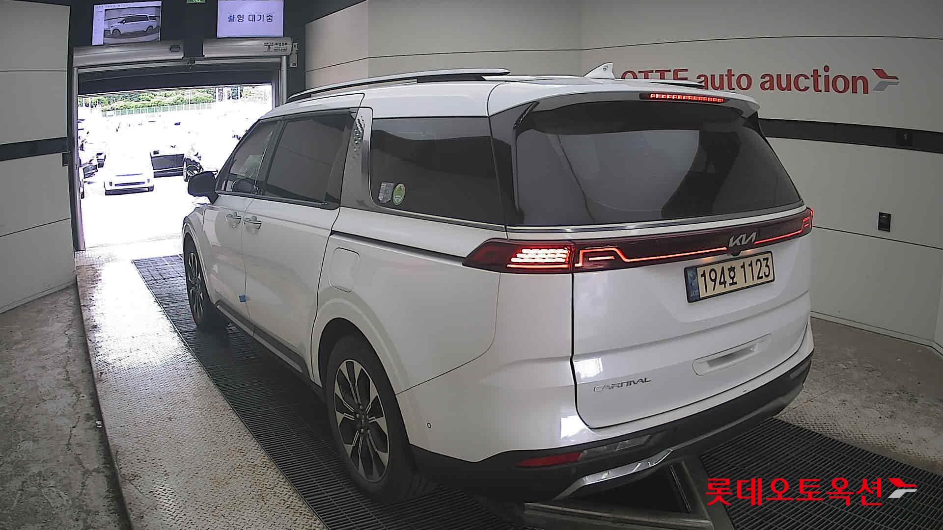 2023 - kia carnival