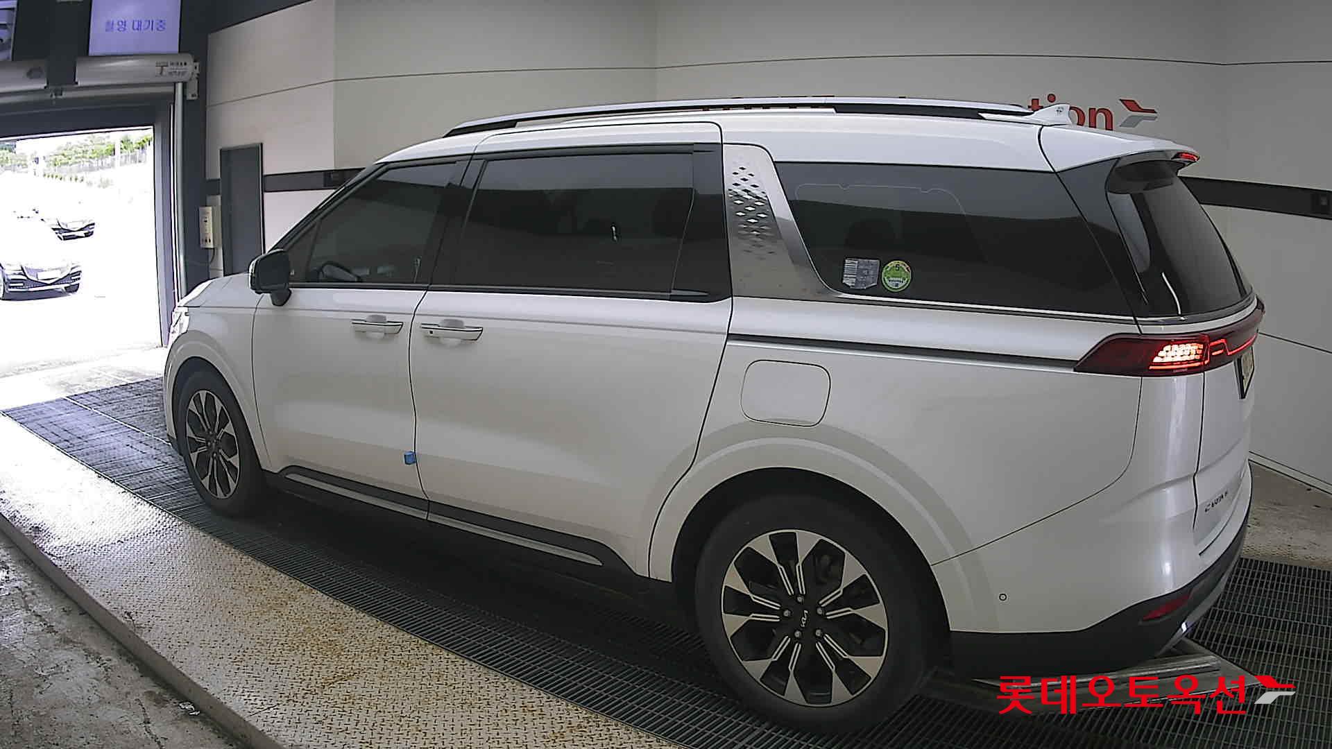 2023 - kia carnival