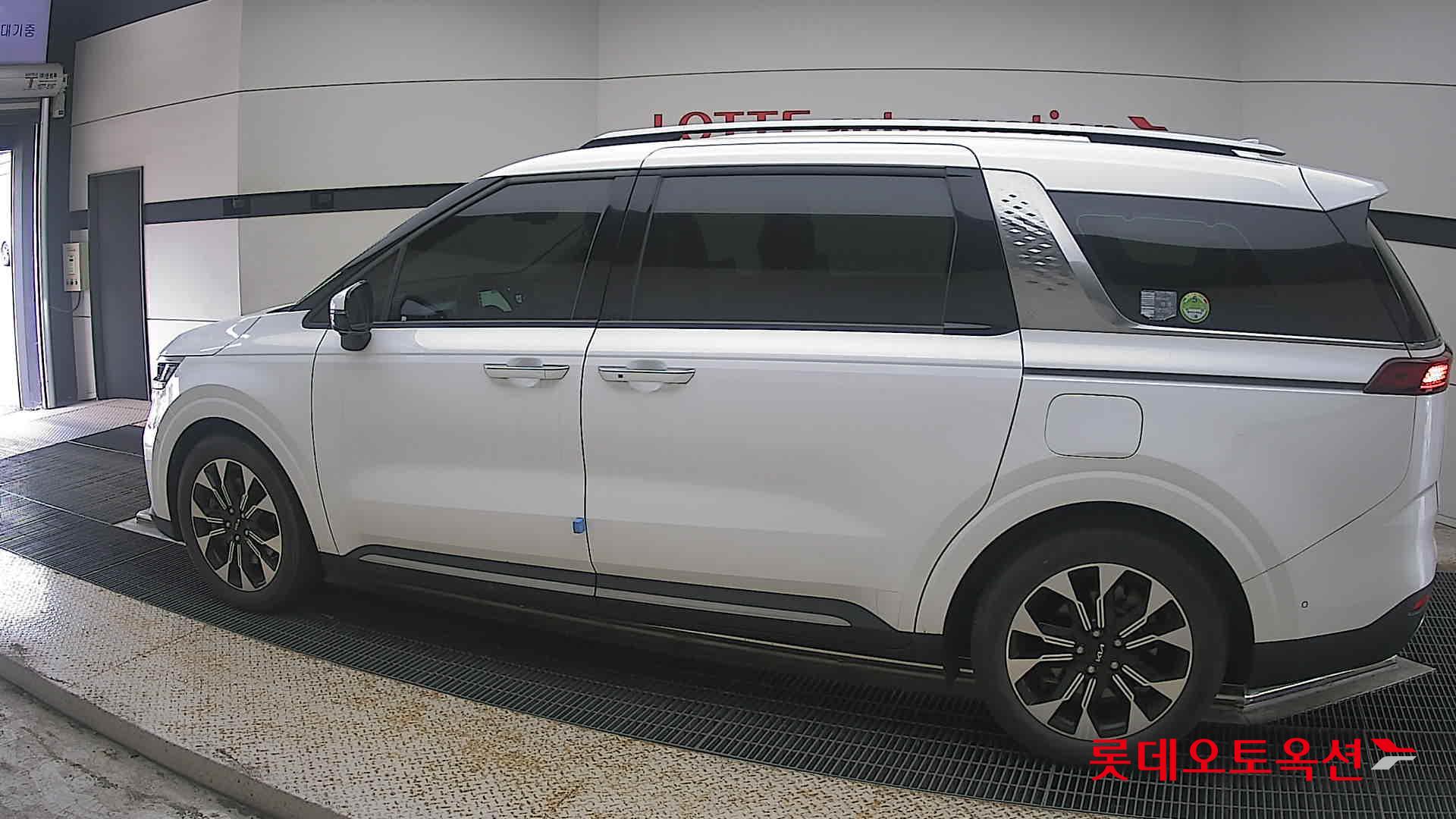2023 - kia carnival