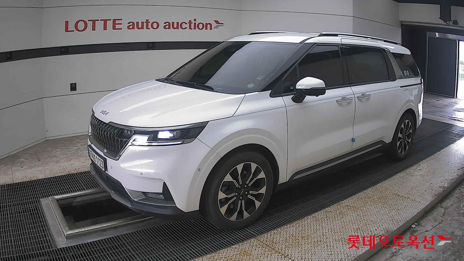 2023 - kia carnival