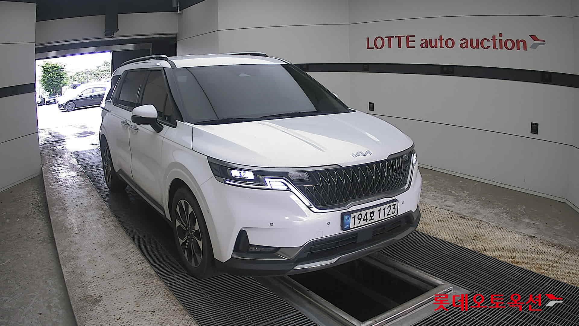 2023 - kia carnival