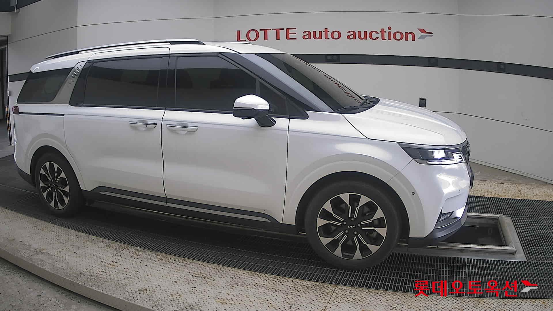 2023 - kia carnival