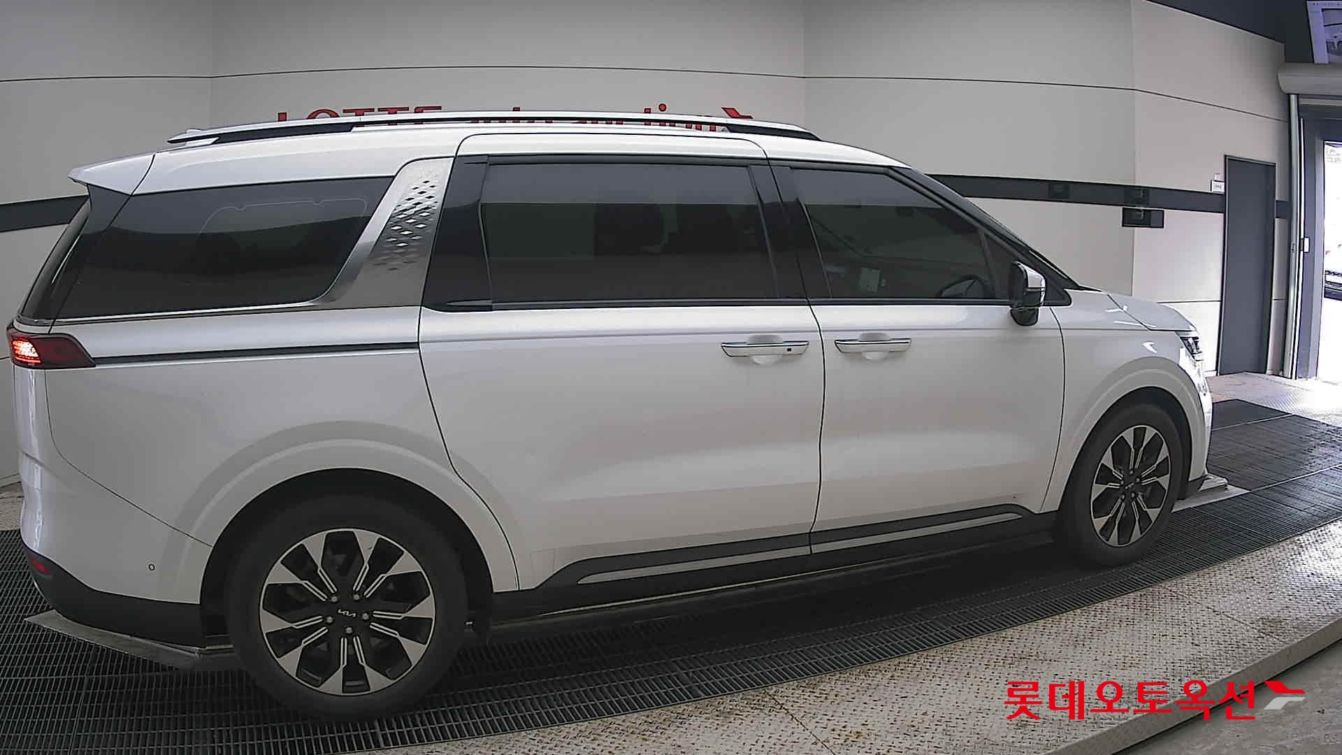 2023 - kia carnival
