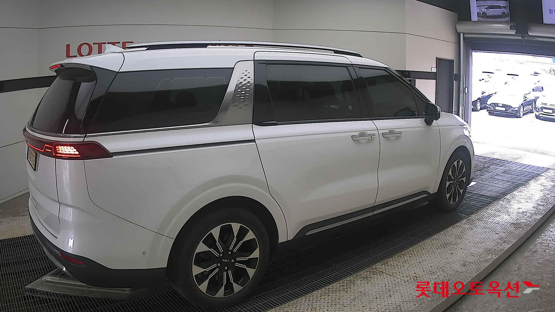 2023 - kia carnival