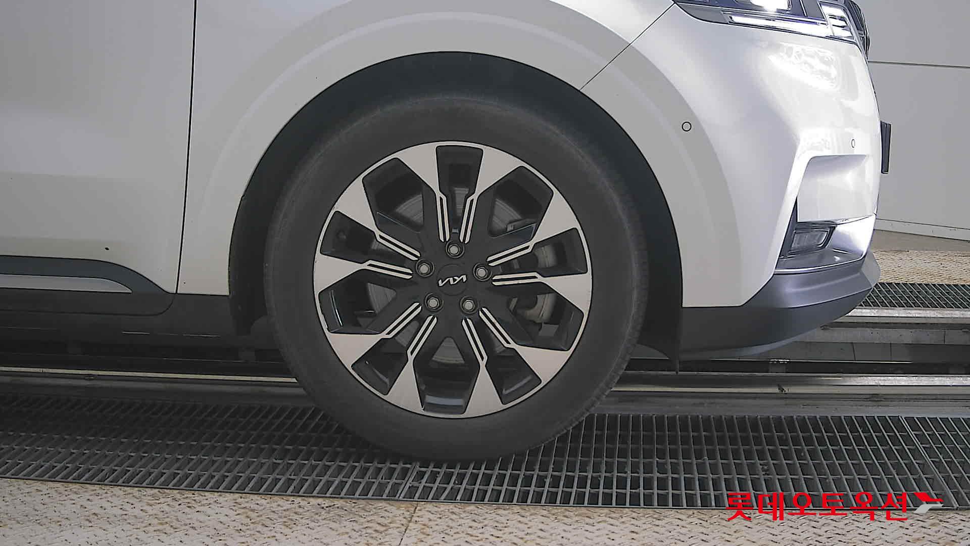 2023 - kia carnival