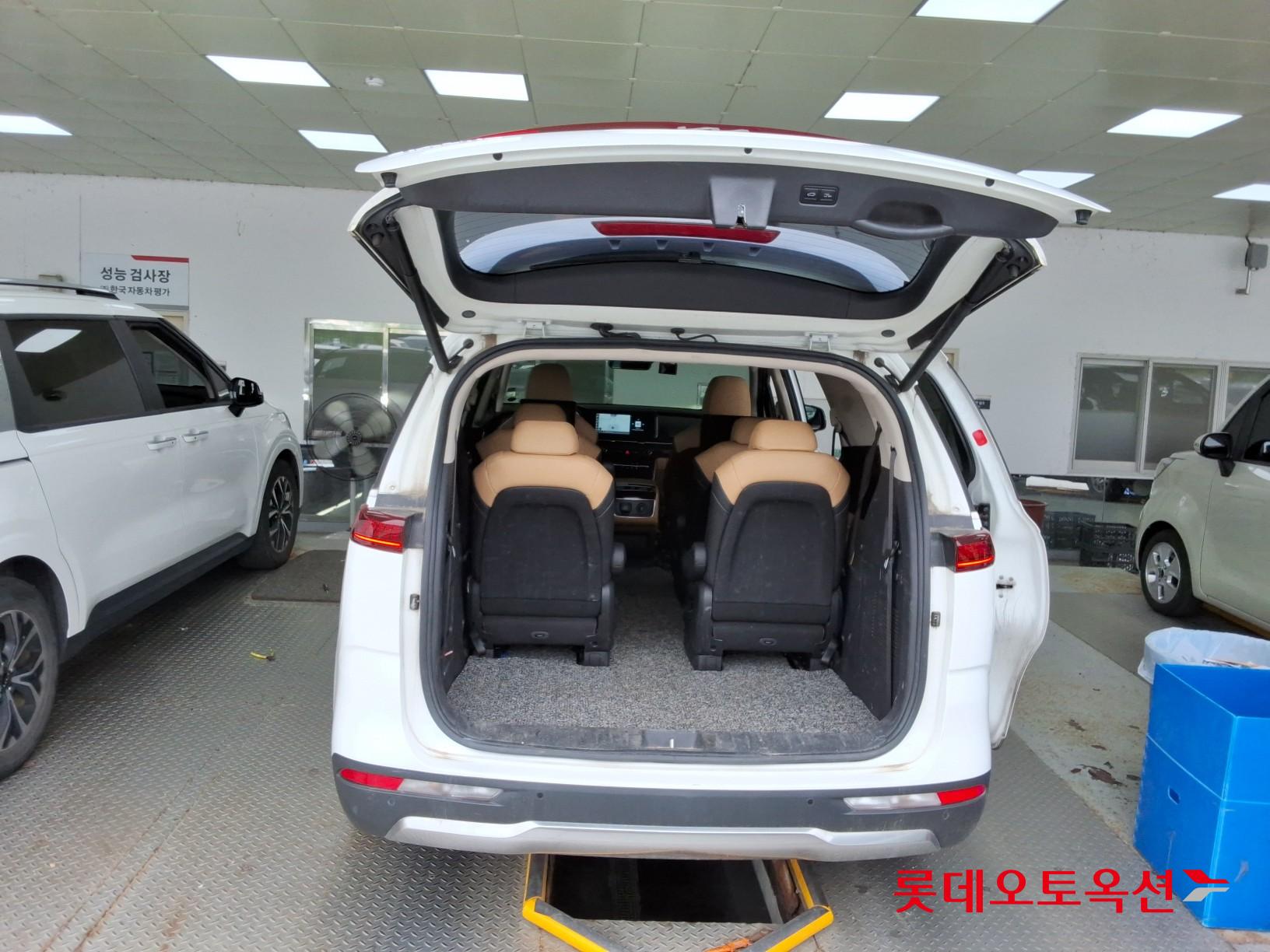 2023 - kia carnival