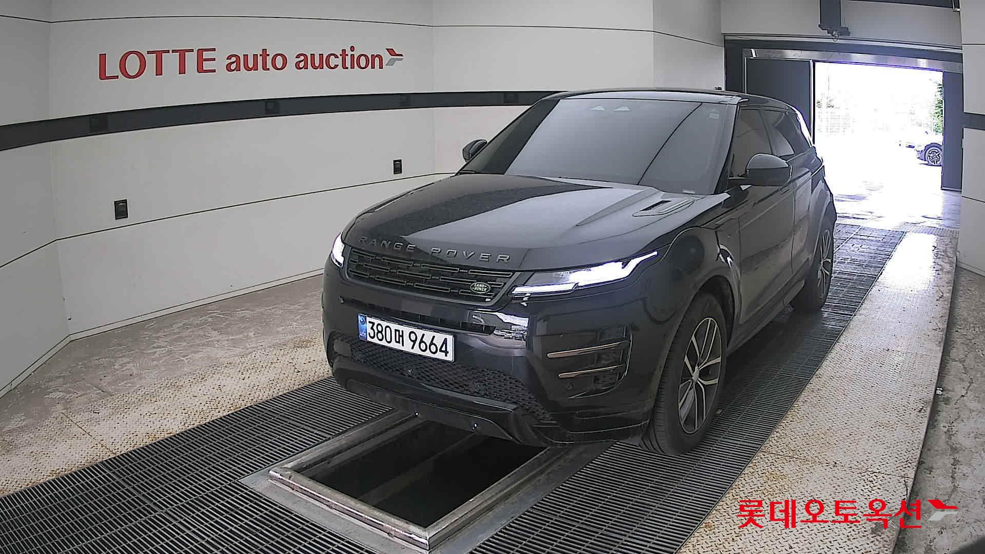 2025 - land rover range rover