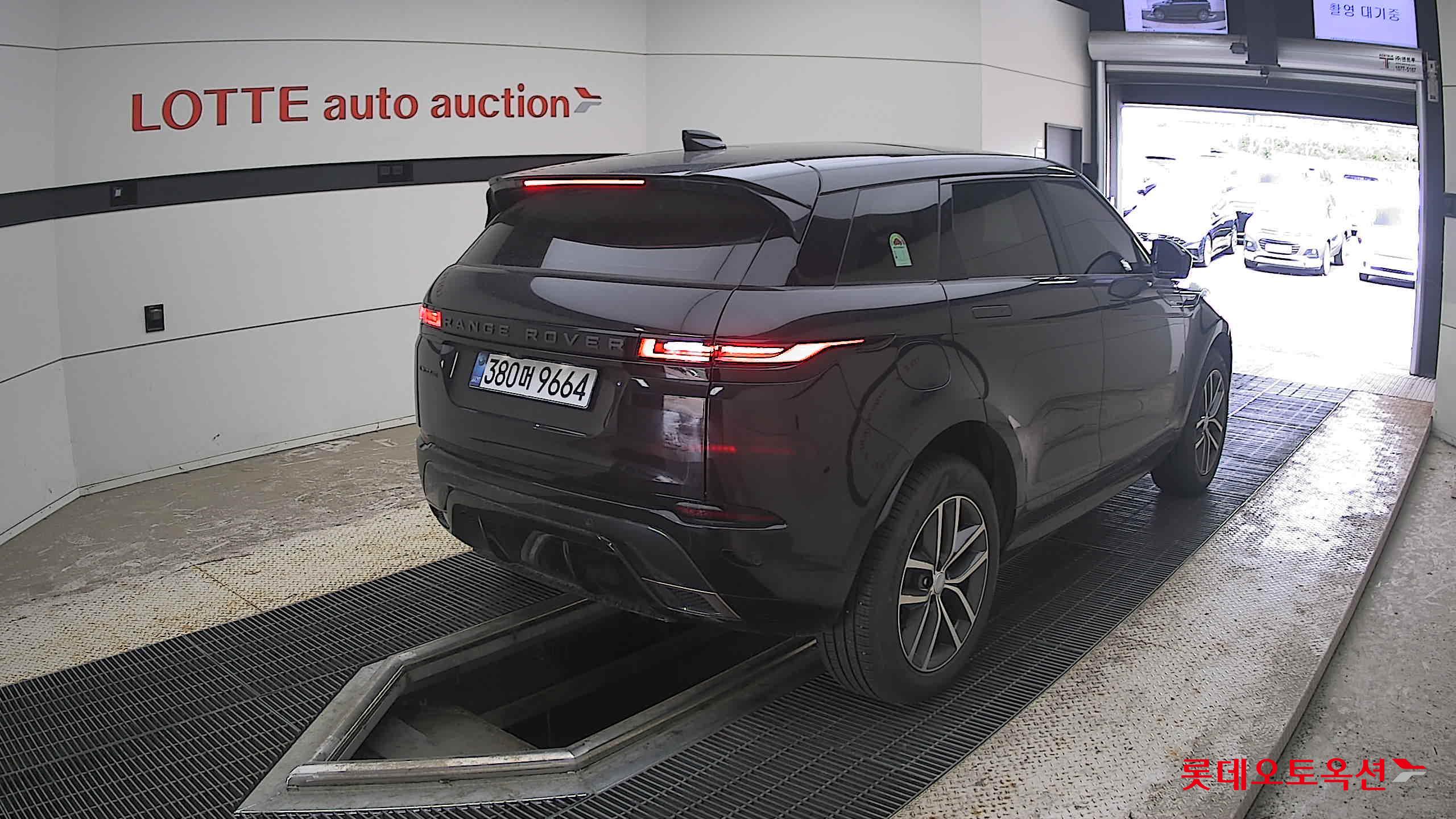 2025 - land rover range rover