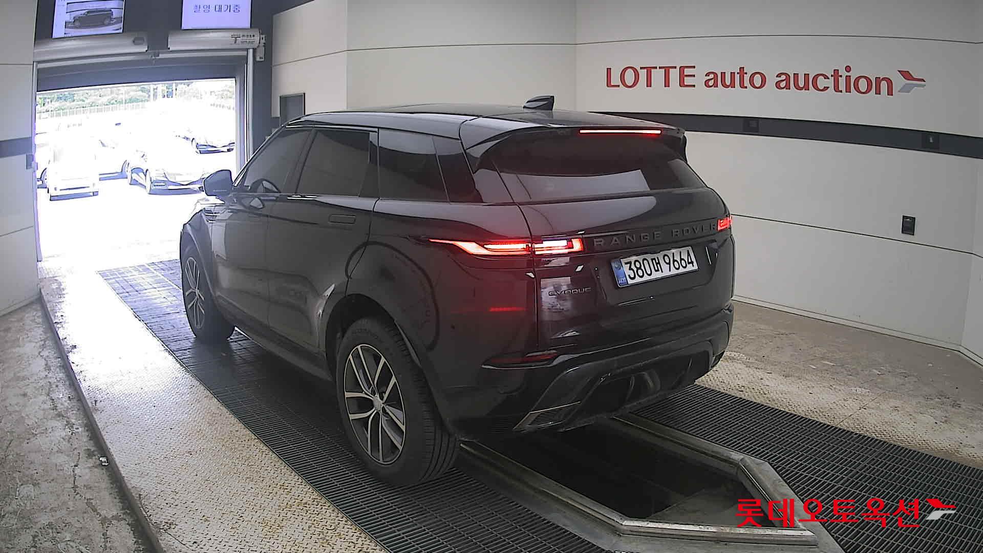 2025 - land rover range rover