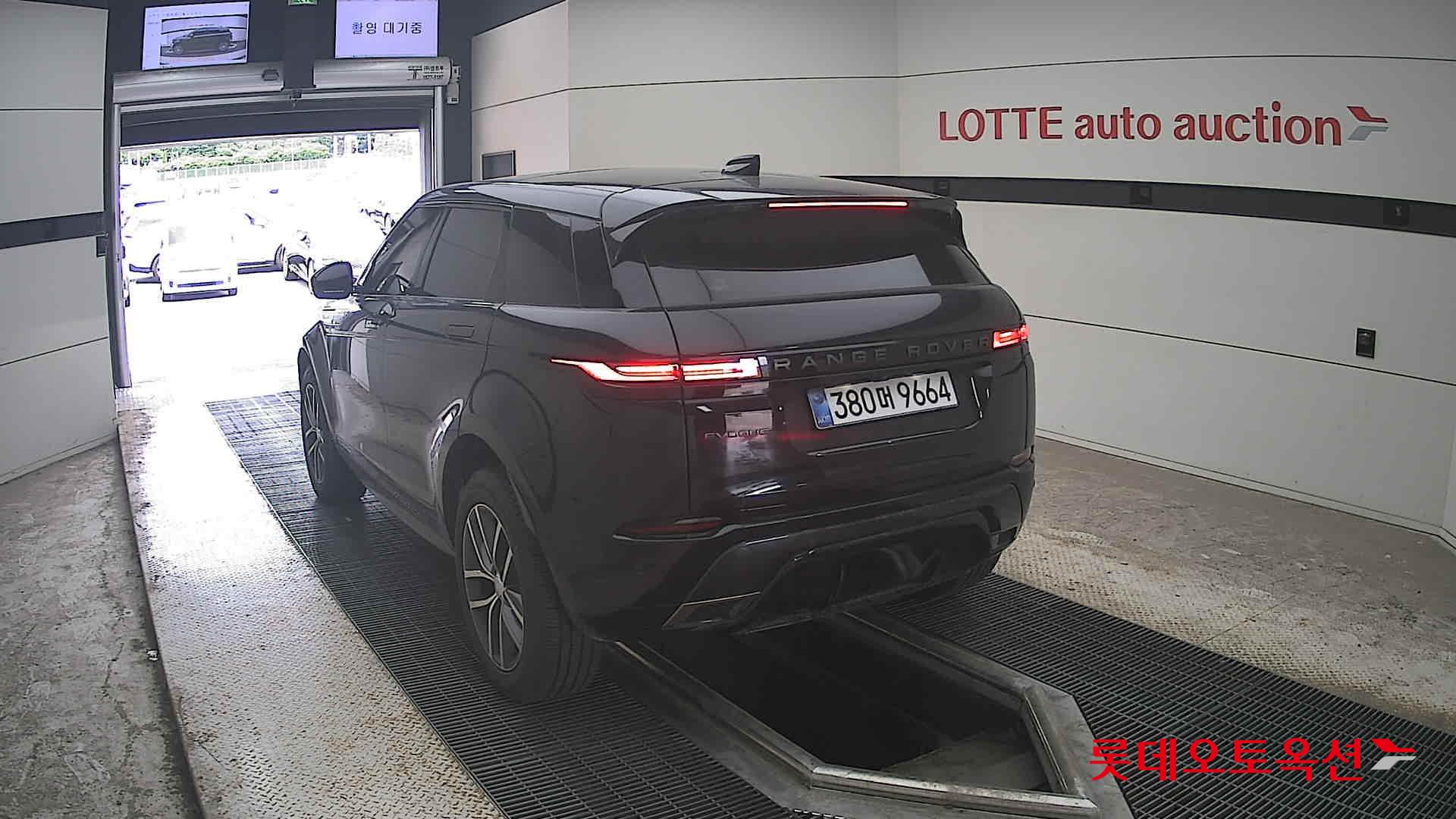2025 - land rover range rover