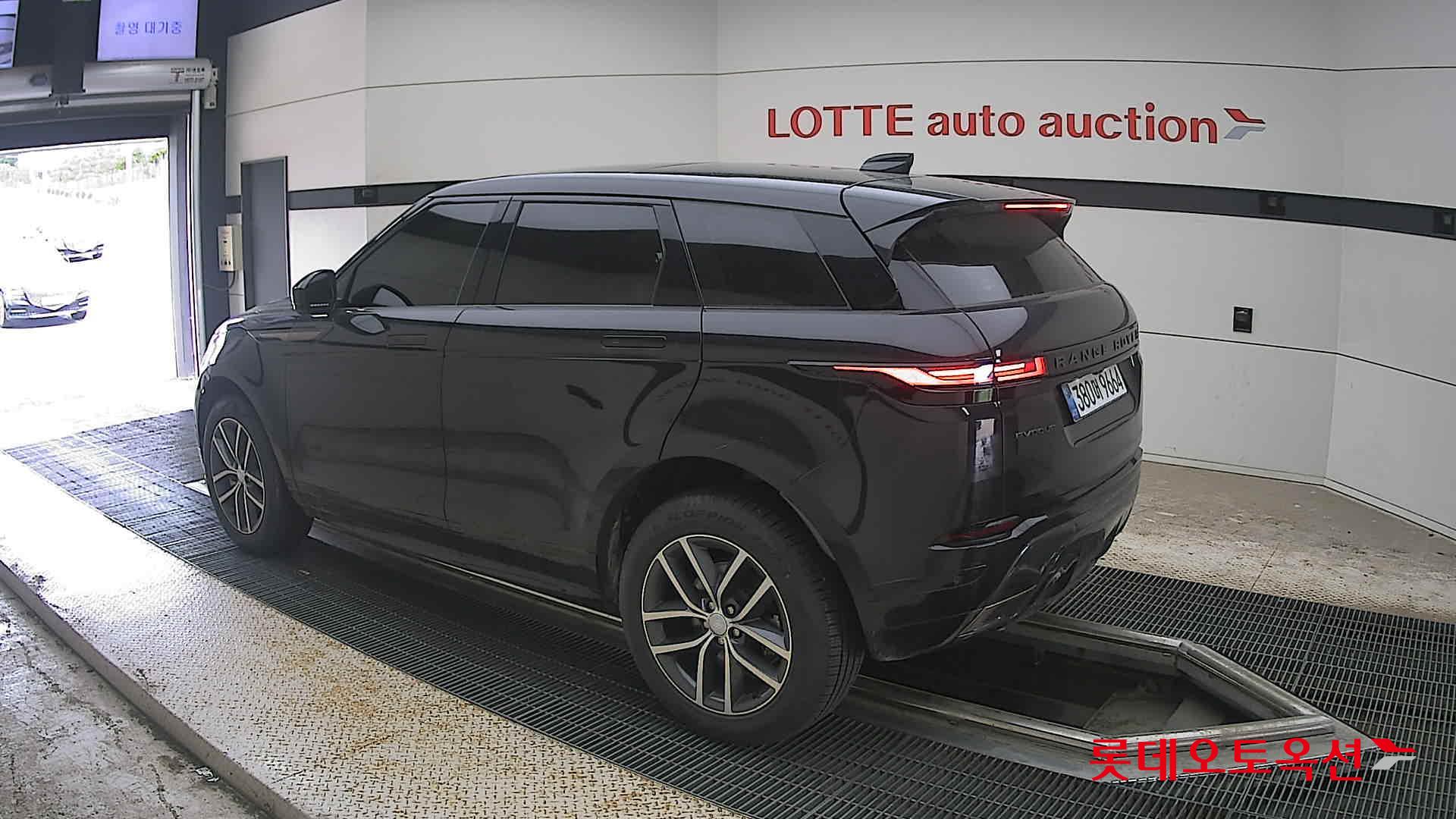 2025 - land rover range rover