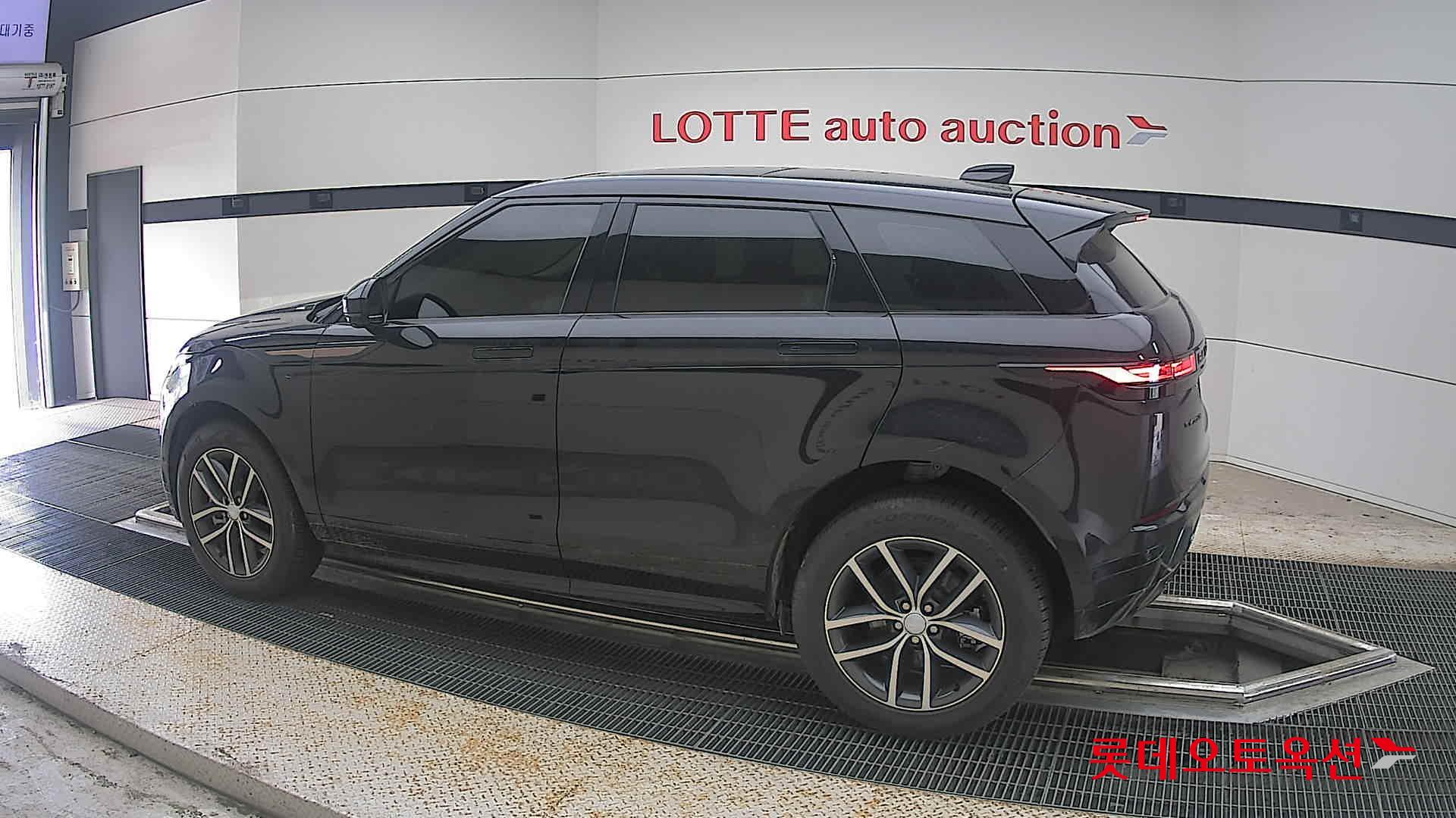 2025 - land rover range rover