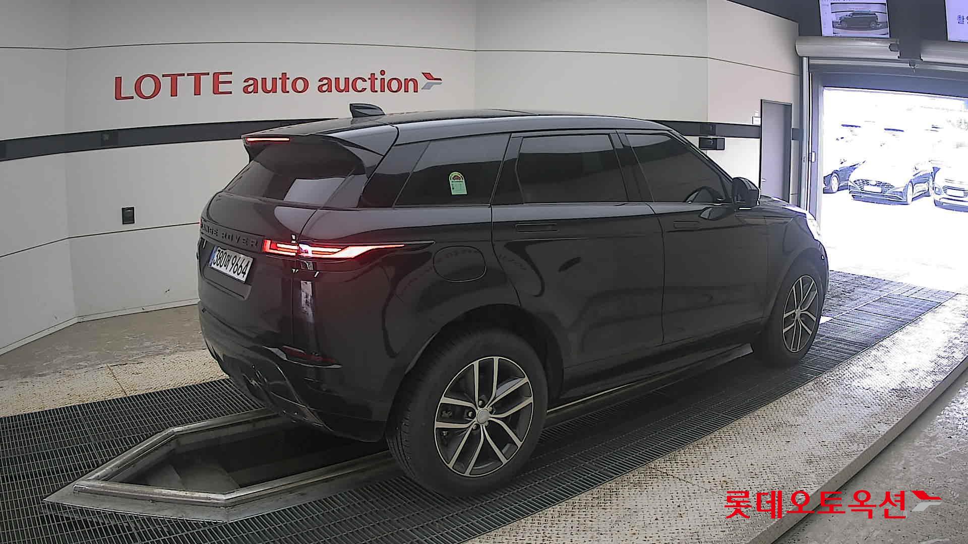 2025 - land rover range rover