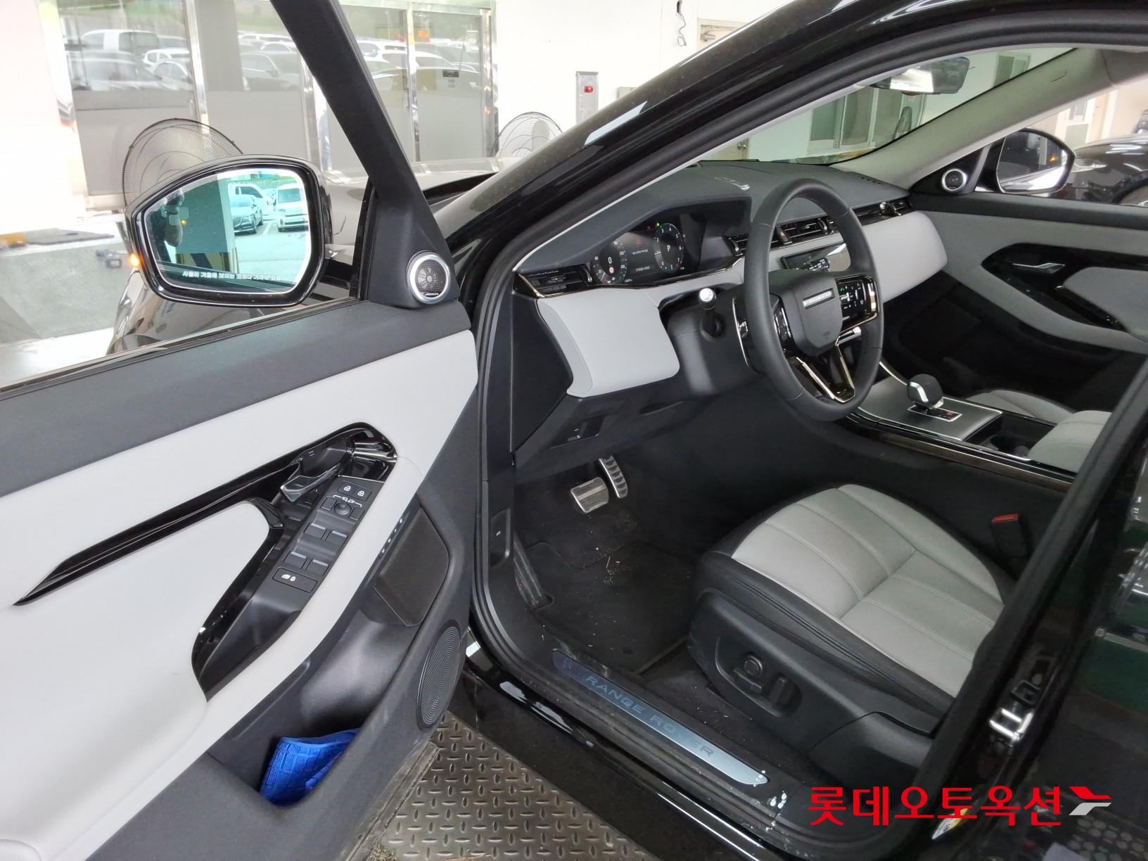 2025 - land rover range rover