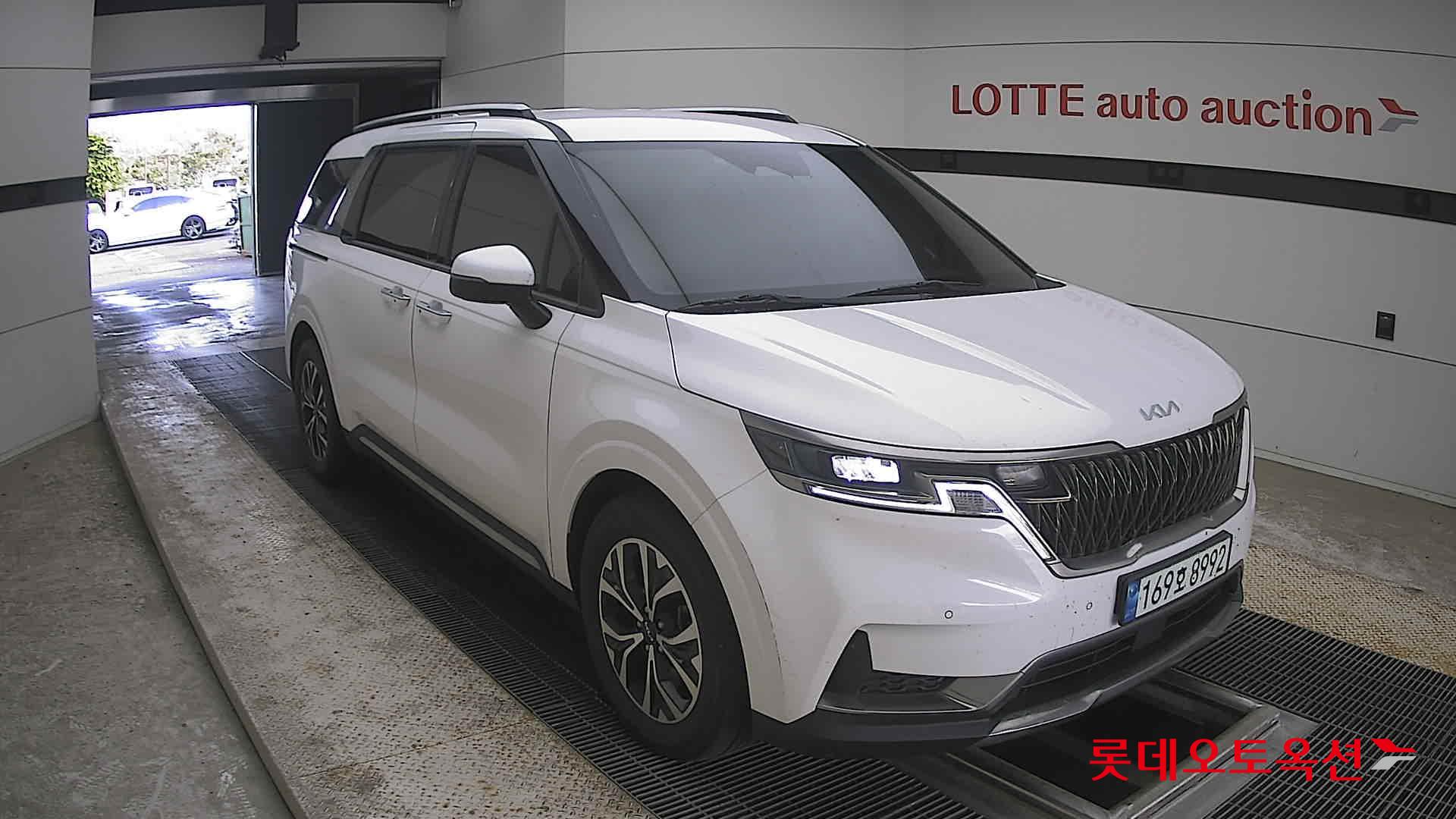 2023 - kia carnival