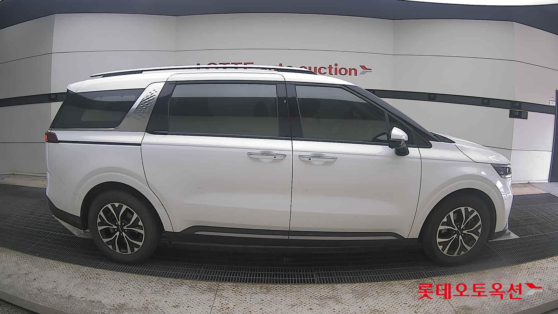2023 - kia carnival