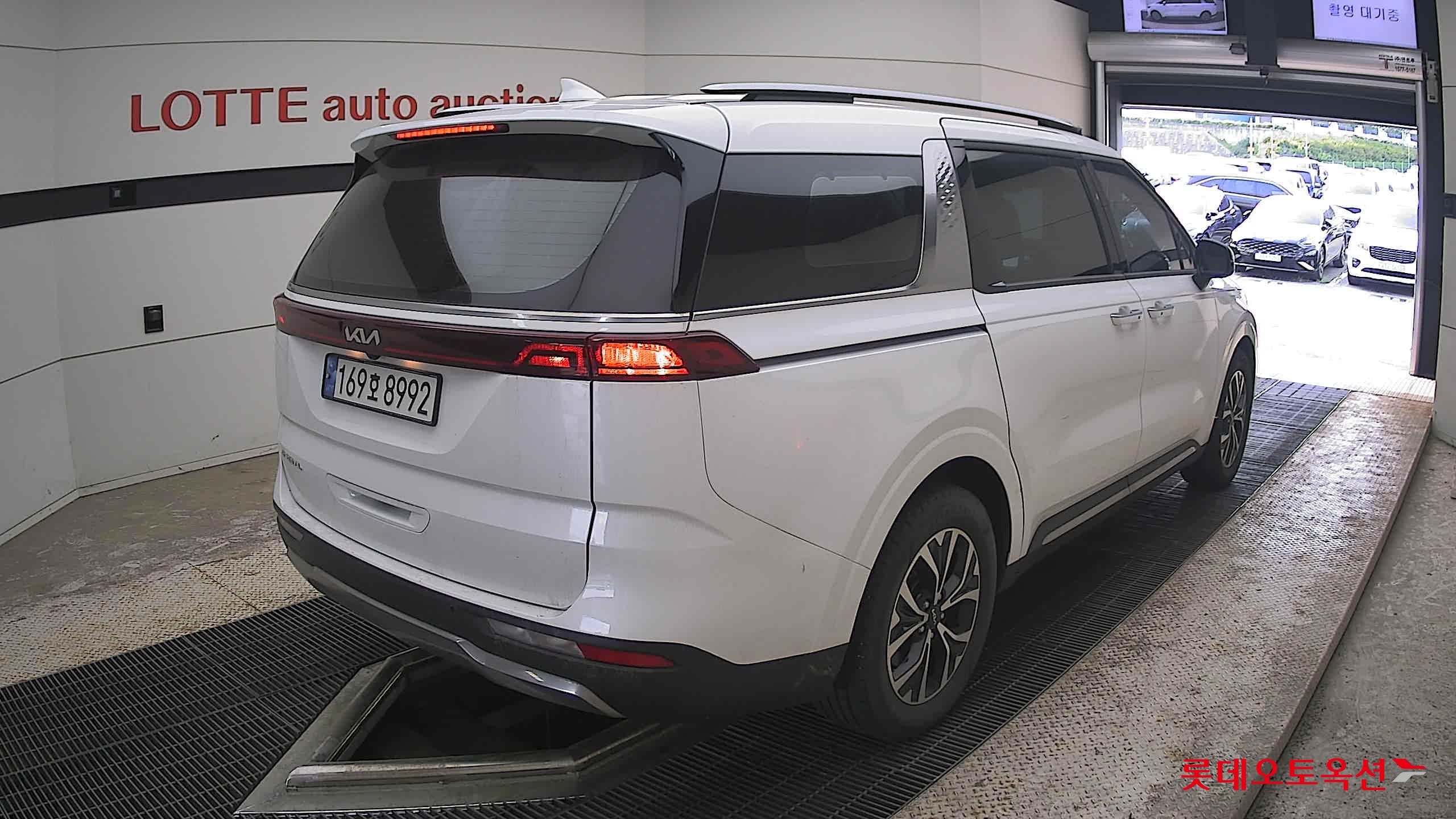 2023 - kia carnival