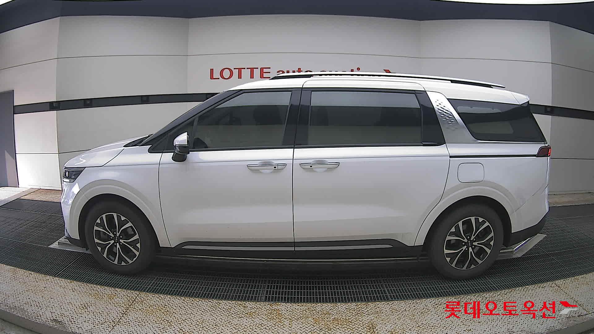 2023 - kia carnival