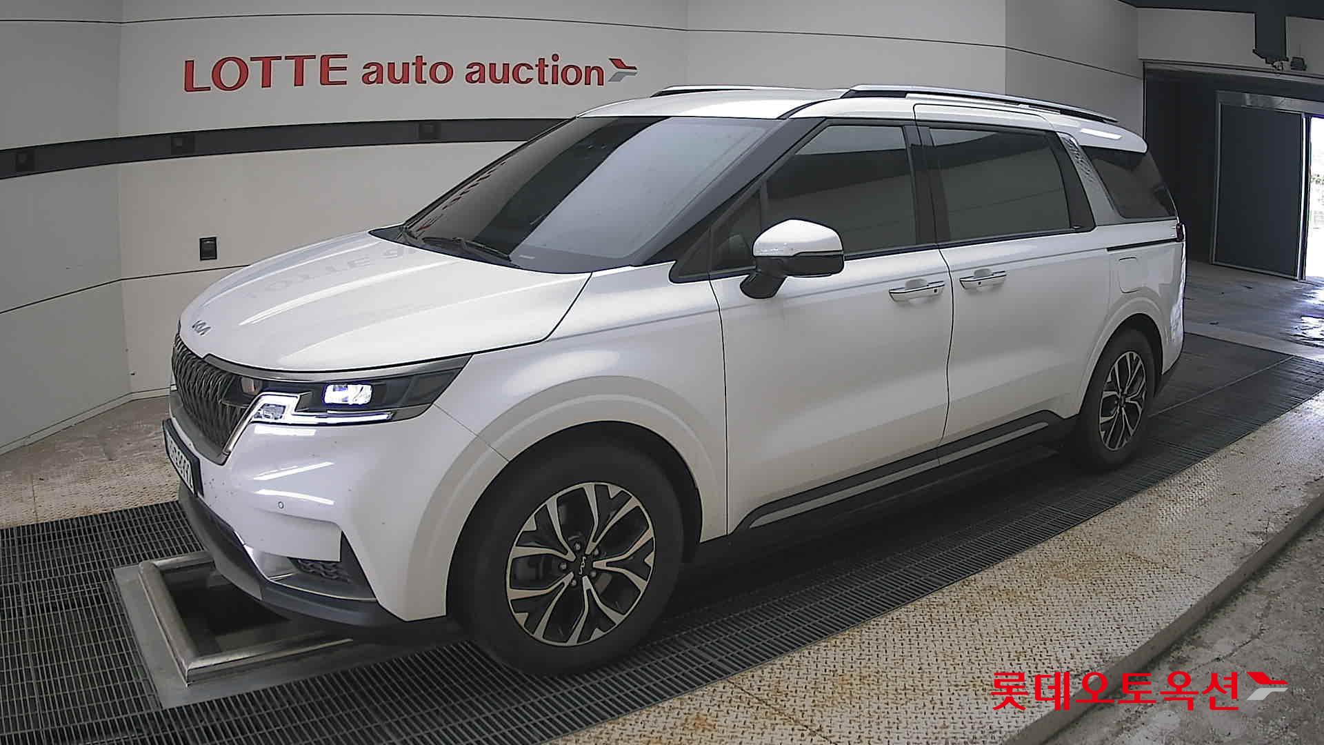 2023 - kia carnival