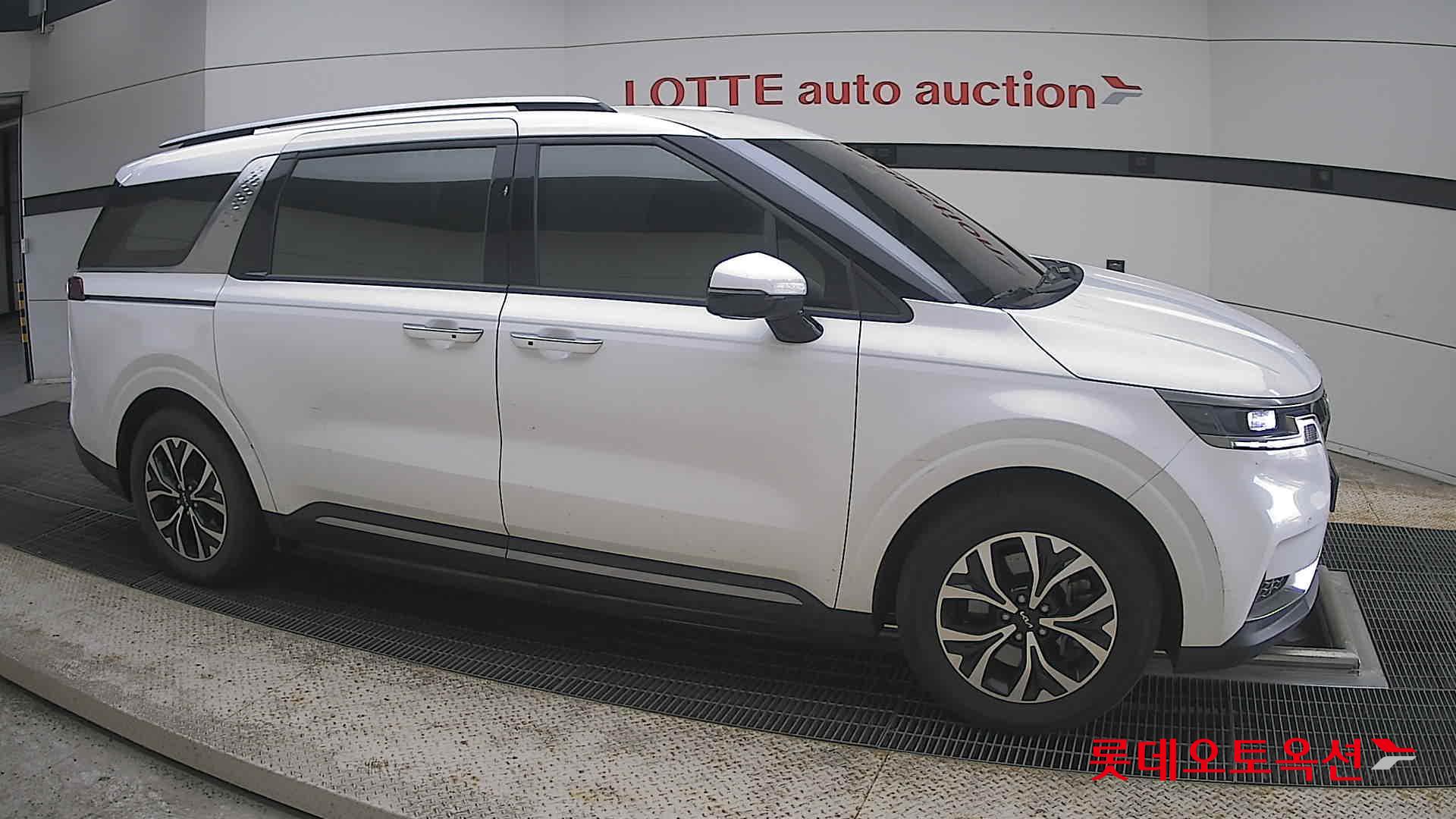 2023 - kia carnival