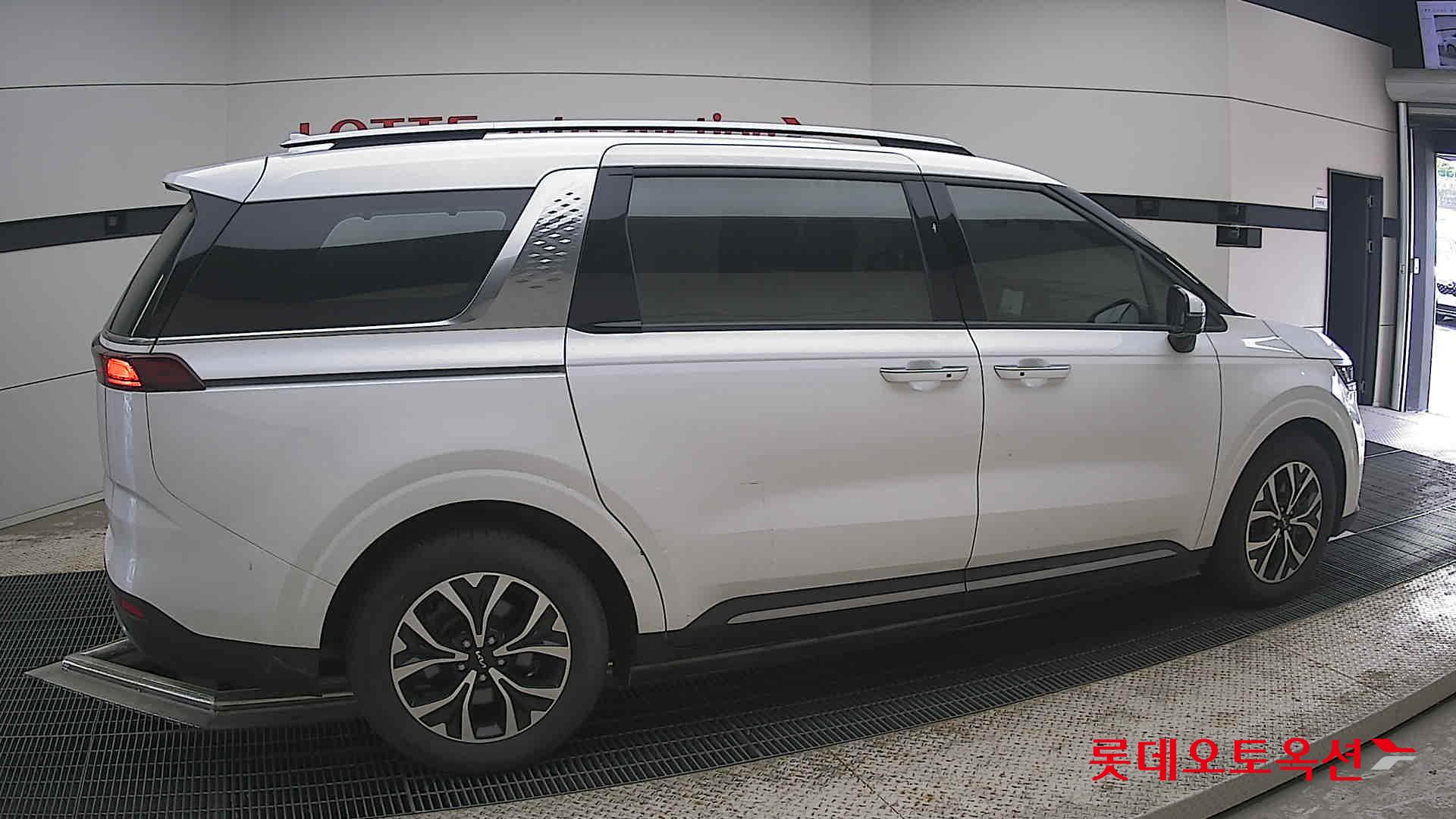 2023 - kia carnival