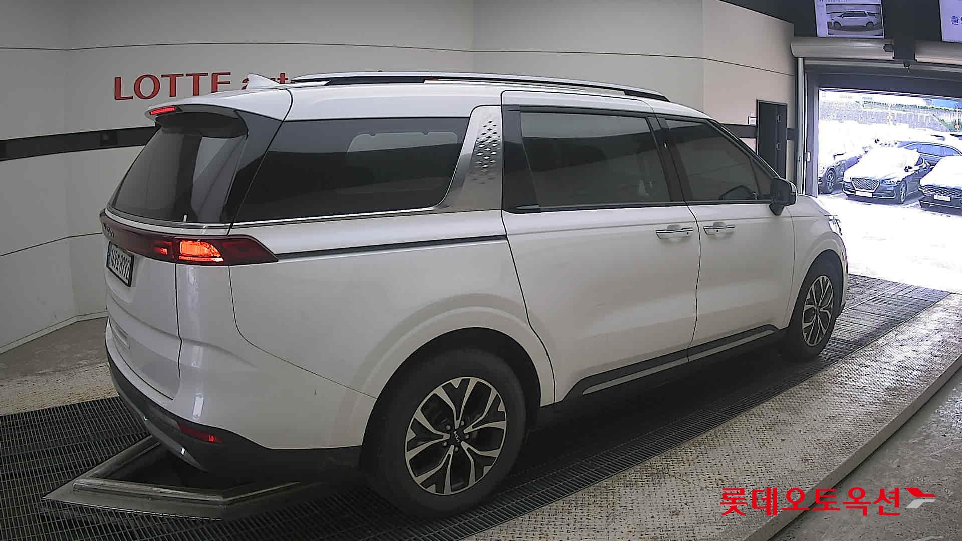 2023 - kia carnival