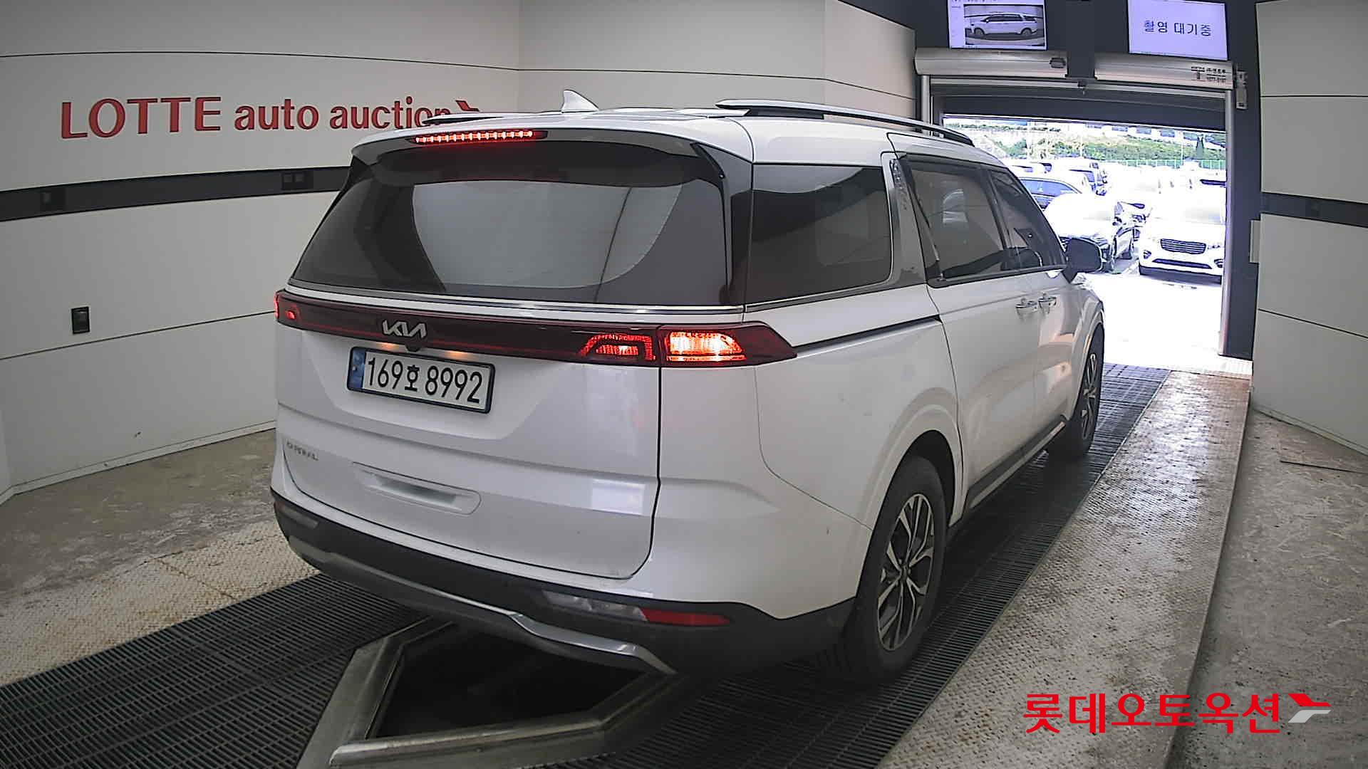 2023 - kia carnival