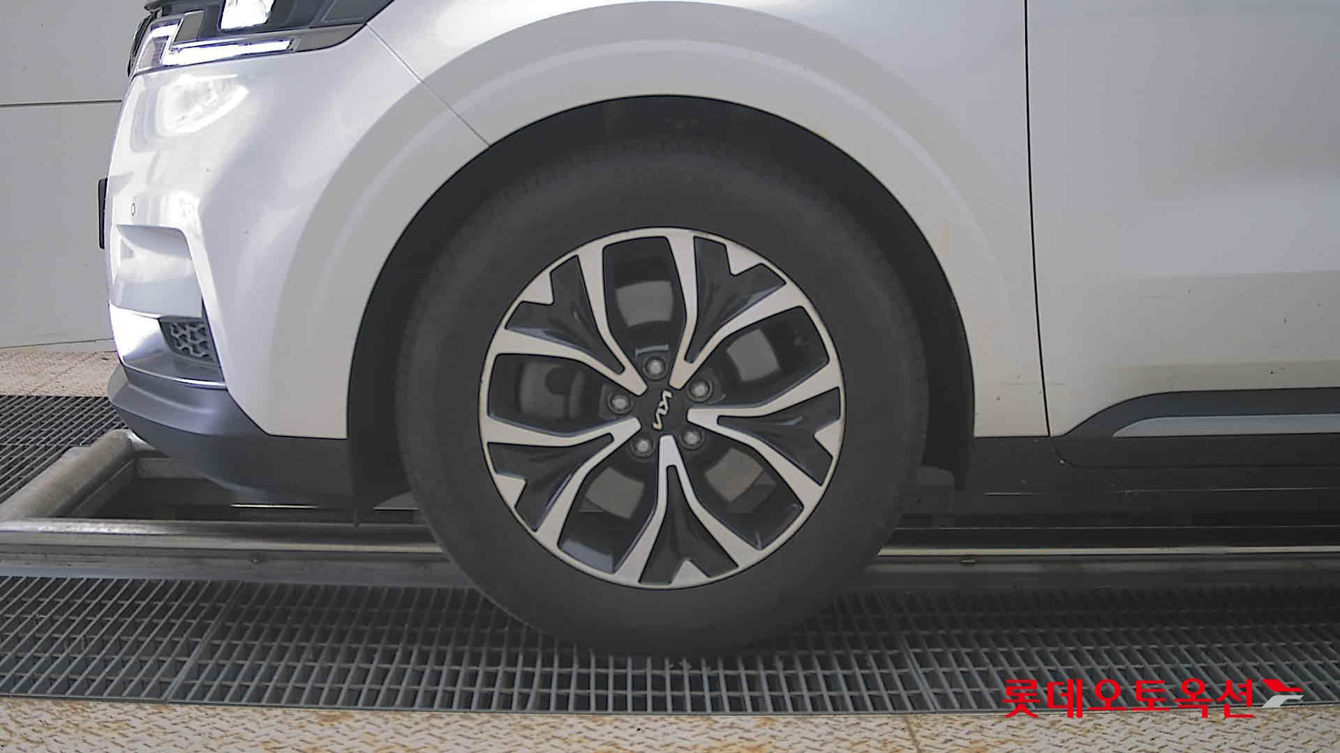 2023 - kia carnival