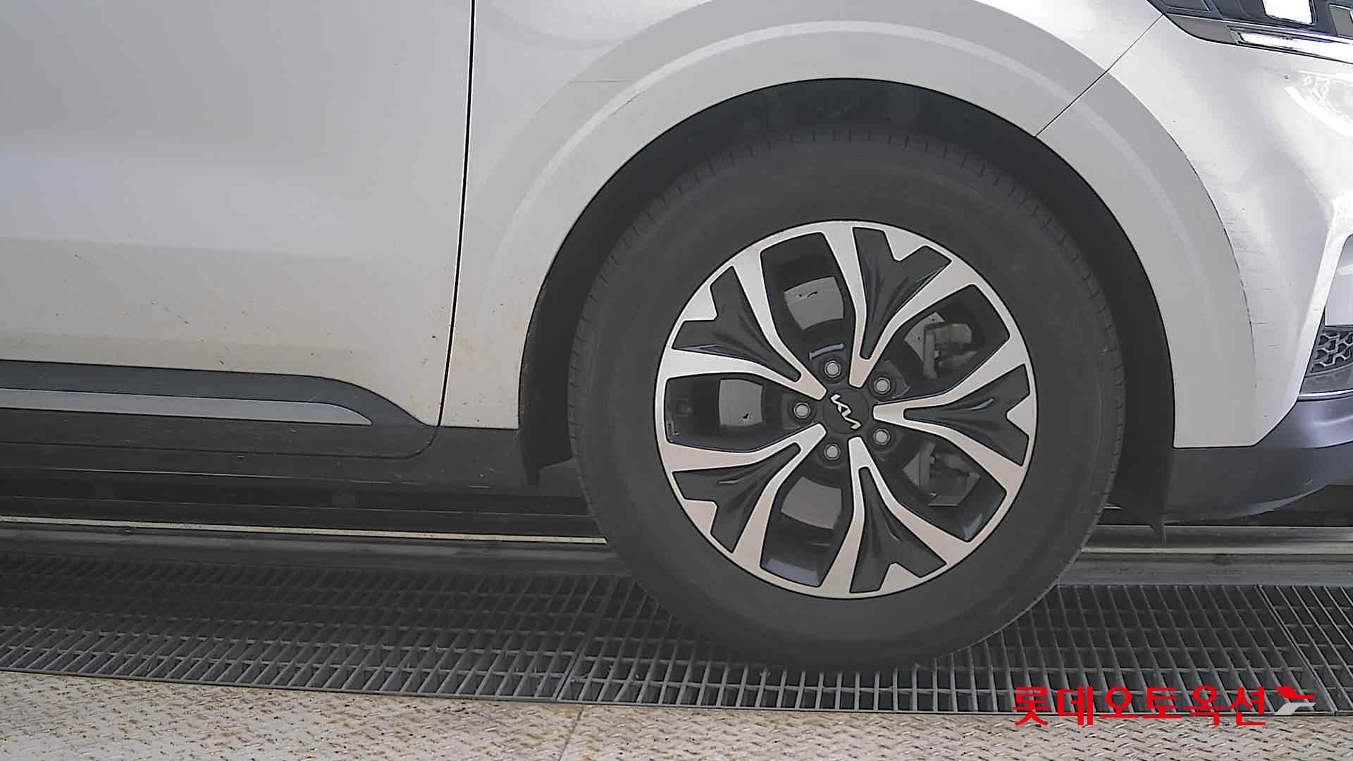 2023 - kia carnival