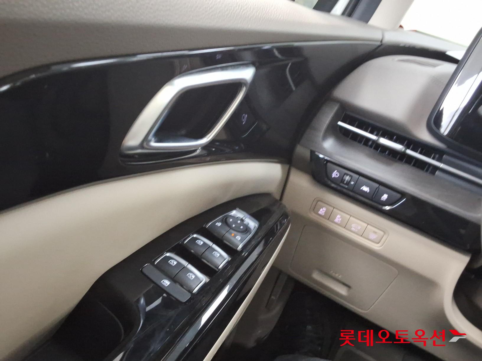2023 - kia carnival