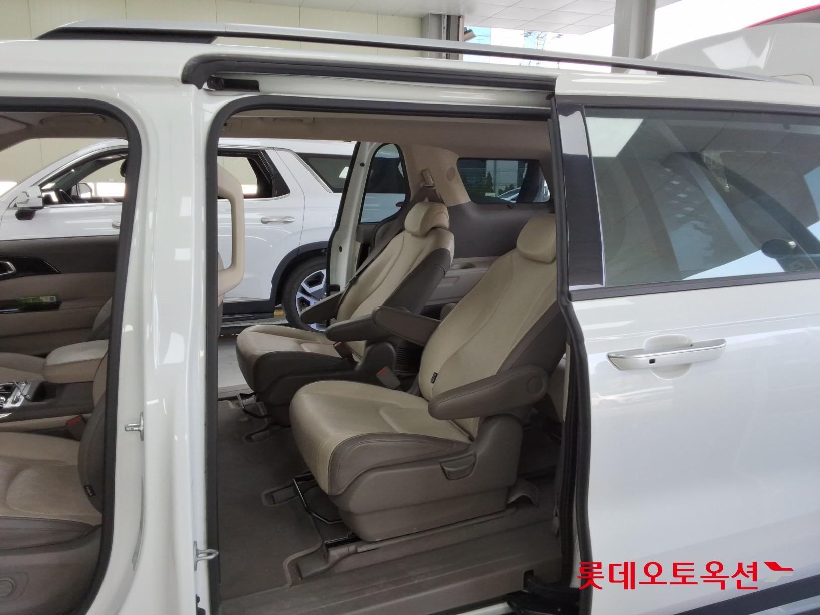 2023 - kia carnival
