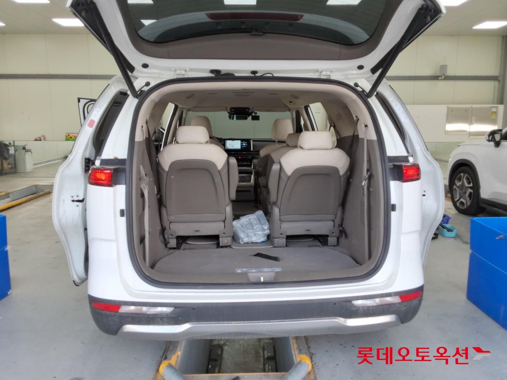 2023 - kia carnival