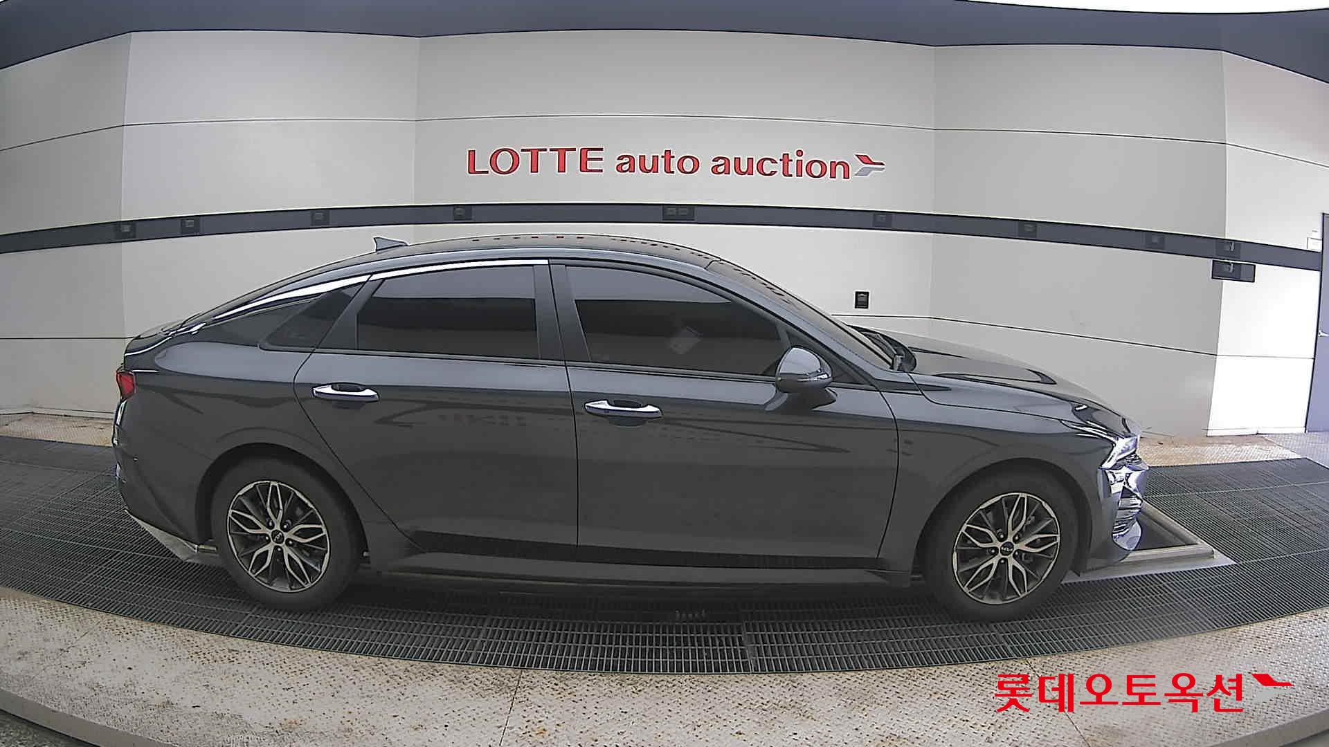 2022 - kia k5