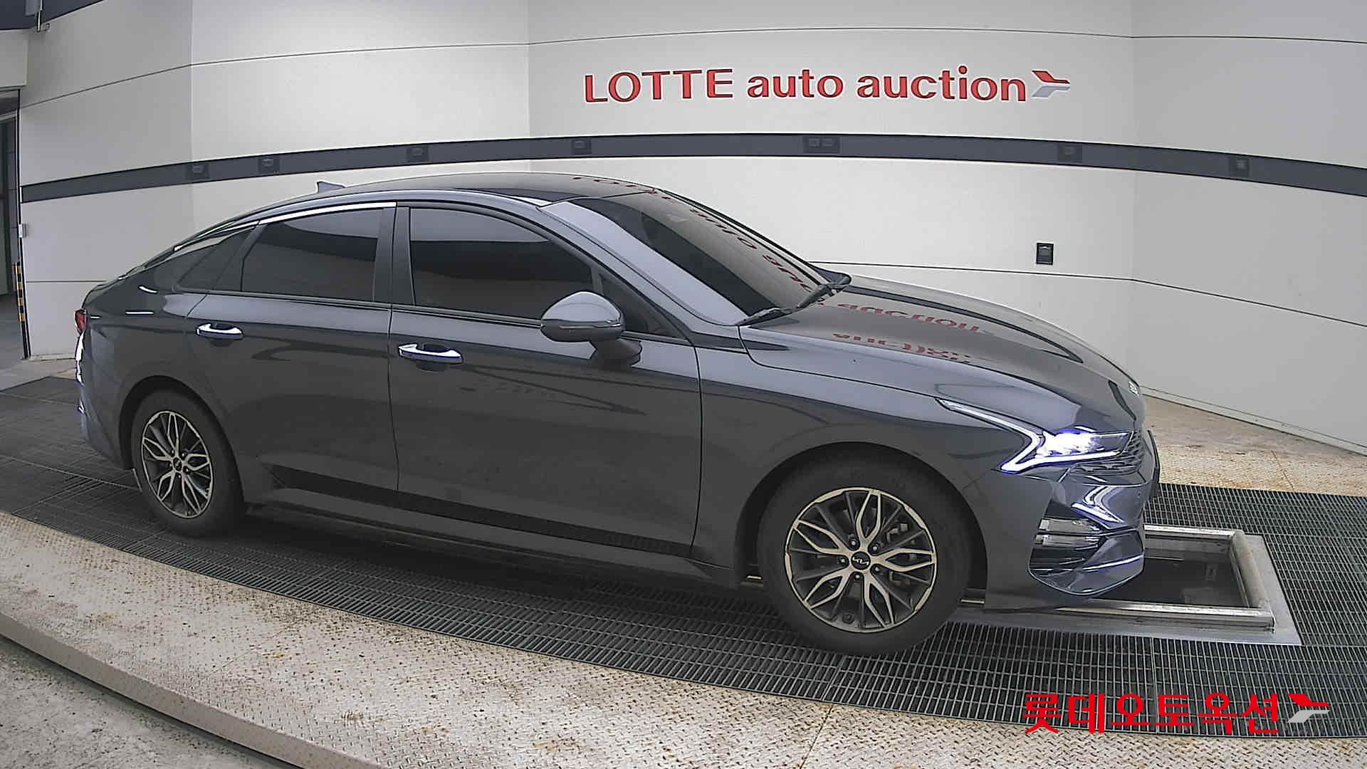 2022 - kia k5