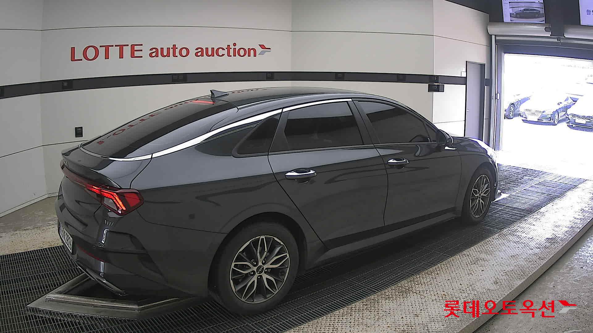 2022 - kia k5