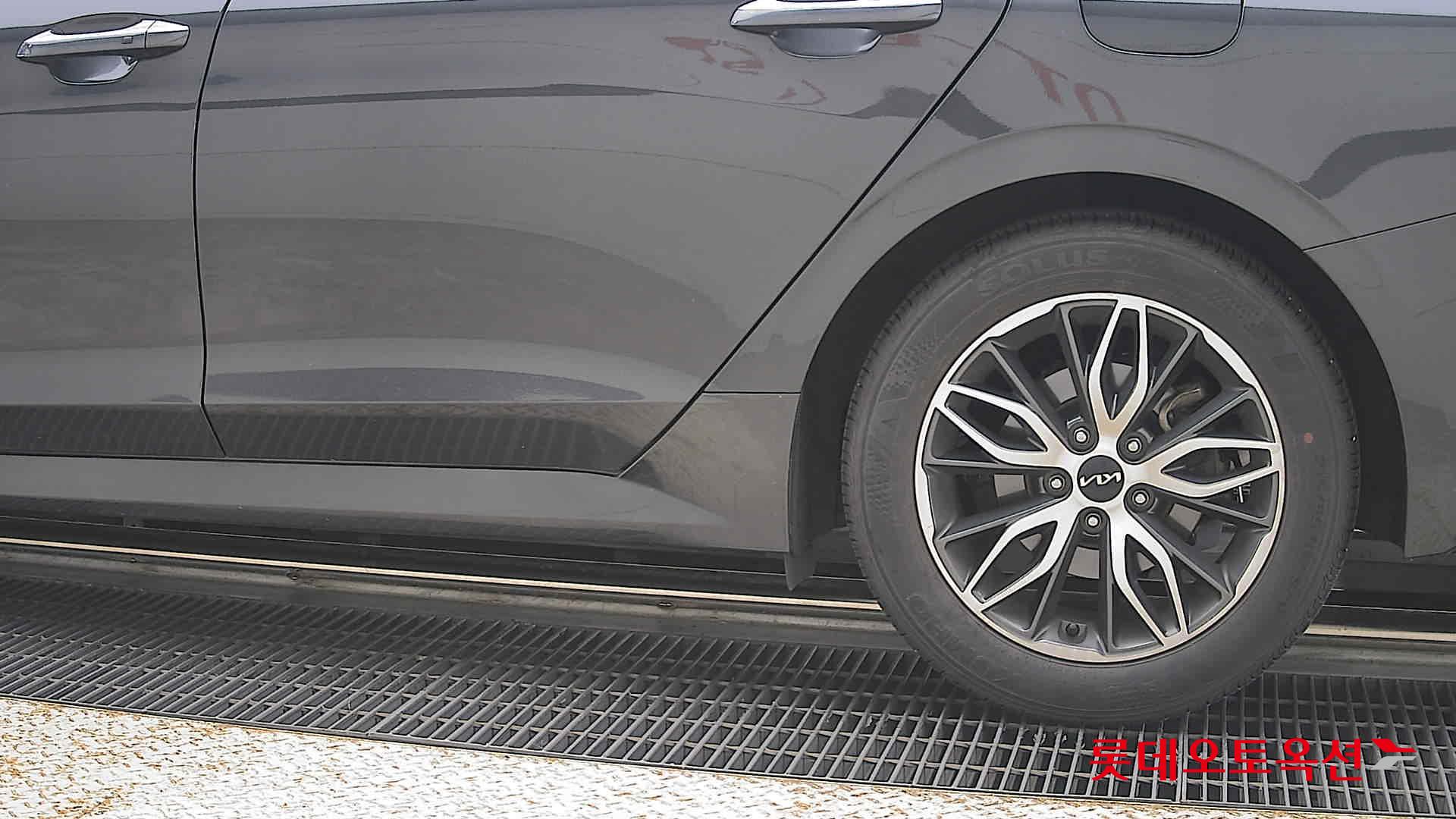 2022 - kia k5