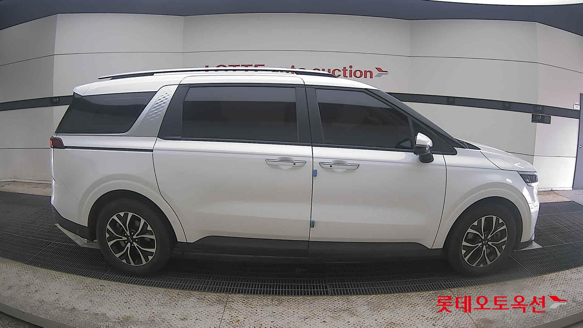 2021 - kia carnival